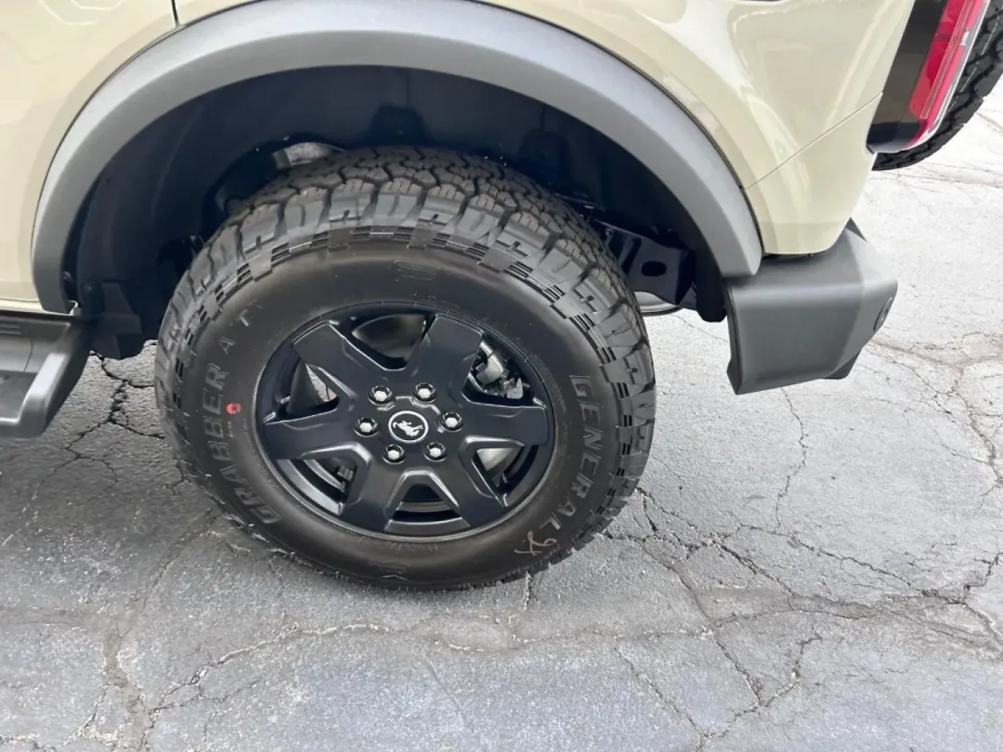 2025 /Black Onyx Leather Ford Bronco Outer Banks (1FMEE8BP4SL) with an 2.7L V6 engine, Automatic transmission, located at 141 Commercial Dr, Fredericktown, MO, 63645, (573) 783-6432, 37.570087, -90.320648 - Are you ready to embark on your next adventure? Imagine cruising through the scenic landscapes of Fredericktown, MO, in a vehicle designed for both comfort and rugged exploration. The 2025 Ford Bronco Outer Banks is not just an SUV; it's your perfect companion for weekend getaways, off-road escapade - Photo#5