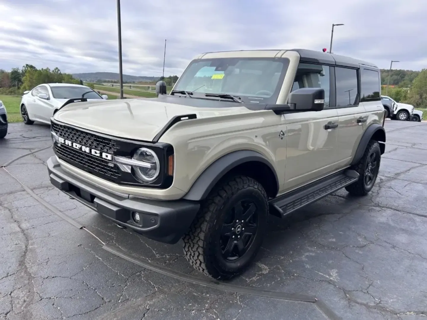 2025 /Black Onyx Leather Ford Bronco Outer Banks (1FMEE8BP4SL) with an 2.7L V6 engine, Automatic transmission, located at 141 Commercial Dr, Fredericktown, MO, 63645, (573) 783-6432, 37.570087, -90.320648 - Are you ready to embark on your next adventure? Imagine cruising through the scenic landscapes of Fredericktown, MO, in a vehicle designed for both comfort and rugged exploration. The 2025 Ford Bronco Outer Banks is not just an SUV; it's your perfect companion for weekend getaways, off-road escapade - Photo#6