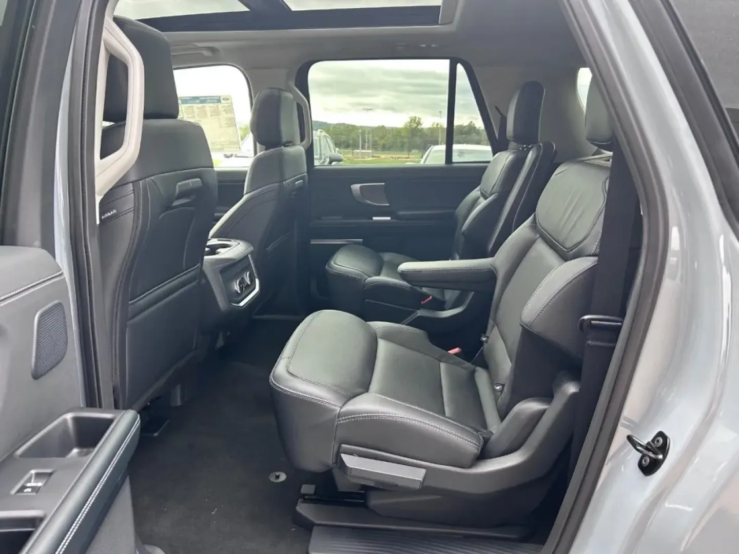 2025 /Black Onyx Leather Ford Expedition Max Platinum (1FMJK1M85SE) with an 3.5L EcoBoost V6 engine, Automatic transmission, located at 141 Commercial Dr, Fredericktown, MO, 63645, (573) 783-6432, 37.570087, -90.320648 - **Adventure Awaits: Discover Your Next Family SUV at Pettus Ford Fredericktown!**<br /> <br /> Are you ready to elevate your family adventures? Whether it's navigating the daily school run or embarking on a weekend getaway to the scenic Mark Twain National Forest, the 2025 Ford Expedition Max Platin - Photo#10