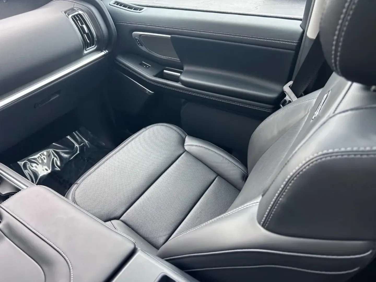 2025 /Black Onyx Leather Ford Expedition Max Platinum (1FMJK1M85SE) with an 3.5L EcoBoost V6 engine, Automatic transmission, located at 141 Commercial Dr, Fredericktown, MO, 63645, (573) 783-6432, 37.570087, -90.320648 - **Adventure Awaits: Discover Your Next Family SUV at Pettus Ford Fredericktown!**<br /> <br /> Are you ready to elevate your family adventures? Whether it's navigating the daily school run or embarking on a weekend getaway to the scenic Mark Twain National Forest, the 2025 Ford Expedition Max Platin - Photo#19