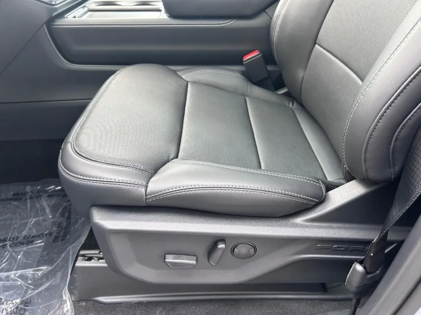 2025 /Black Onyx Leather Ford Expedition Max Platinum (1FMJK1M85SE) with an 3.5L EcoBoost V6 engine, Automatic transmission, located at 141 Commercial Dr, Fredericktown, MO, 63645, (573) 783-6432, 37.570087, -90.320648 - **Adventure Awaits: Discover Your Next Family SUV at Pettus Ford Fredericktown!**<br /> <br /> Are you ready to elevate your family adventures? Whether it's navigating the daily school run or embarking on a weekend getaway to the scenic Mark Twain National Forest, the 2025 Ford Expedition Max Platin - Photo#21