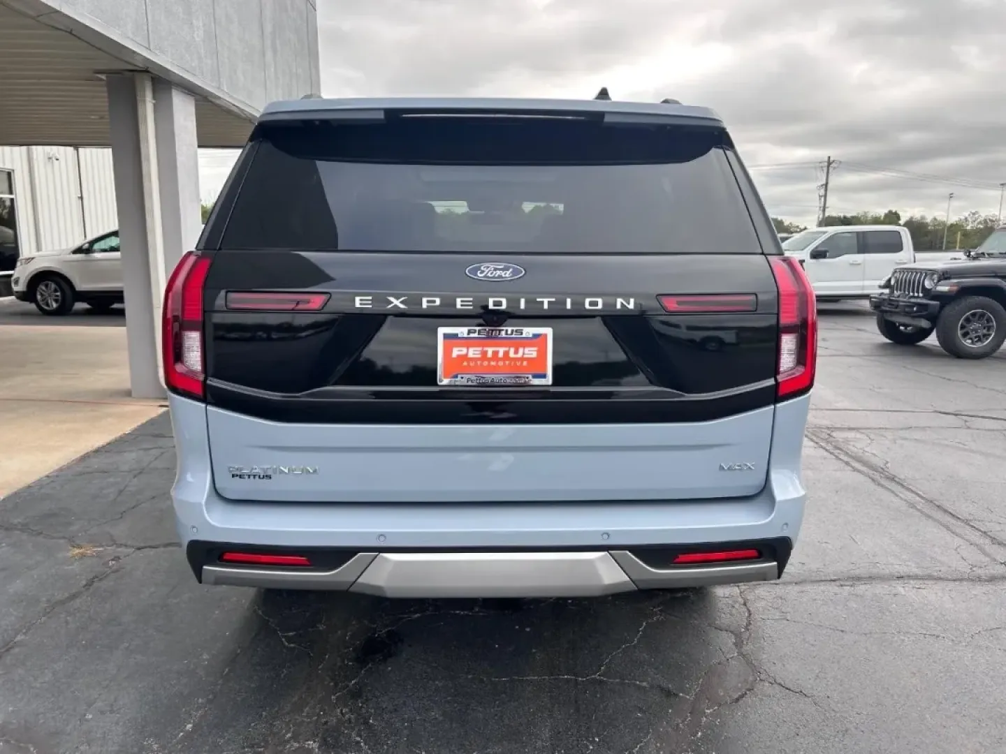 2025 /Black Onyx Leather Ford Expedition Max Platinum (1FMJK1M85SE) with an 3.5L EcoBoost V6 engine, Automatic transmission, located at 141 Commercial Dr, Fredericktown, MO, 63645, (573) 783-6432, 37.570087, -90.320648 - **Adventure Awaits: Discover Your Next Family SUV at Pettus Ford Fredericktown!**<br /> <br /> Are you ready to elevate your family adventures? Whether it's navigating the daily school run or embarking on a weekend getaway to the scenic Mark Twain National Forest, the 2025 Ford Expedition Max Platin - Photo#3