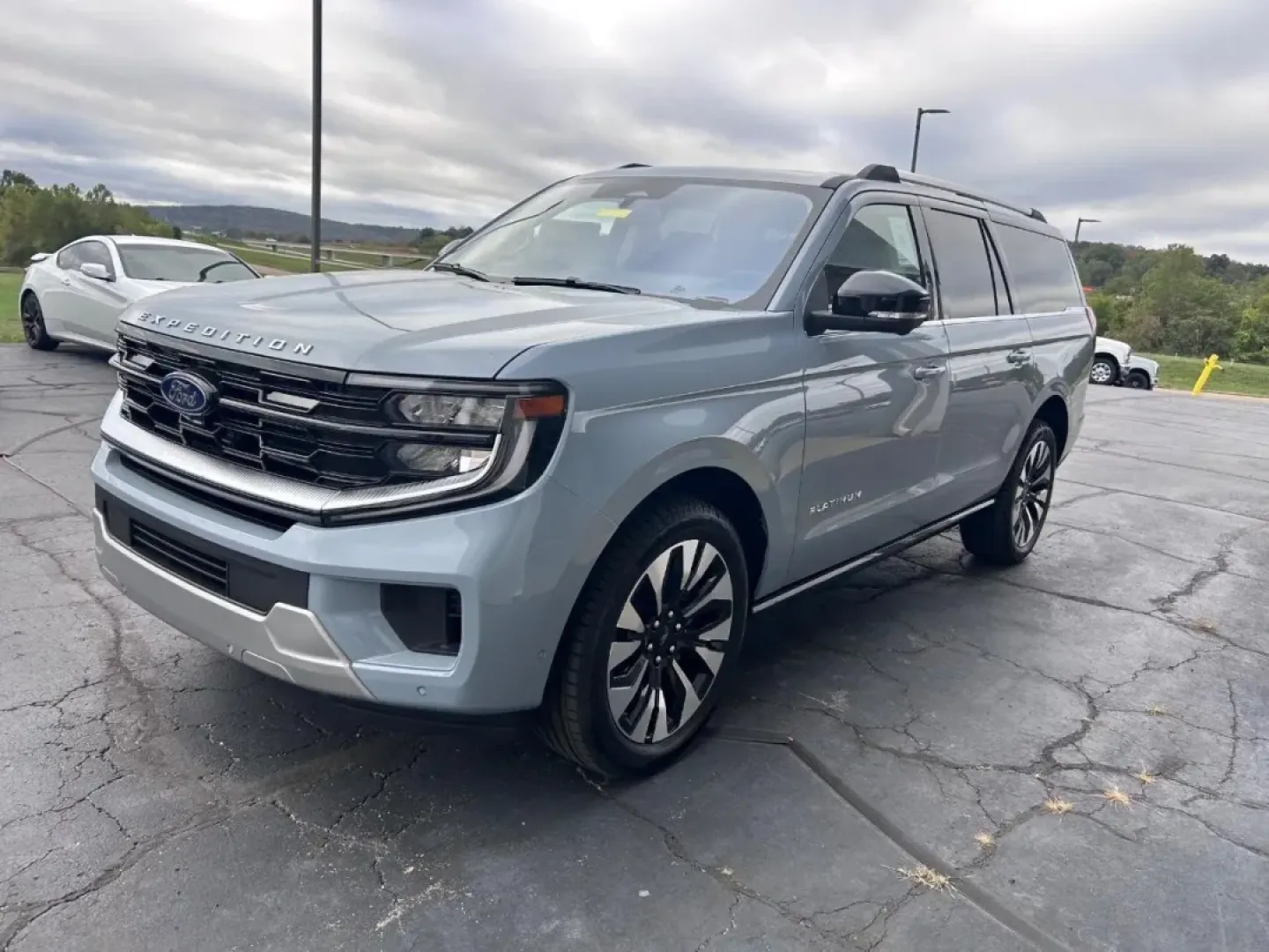 2025 /Black Onyx Leather Ford Expedition Max Platinum (1FMJK1M85SE) with an 3.5L EcoBoost V6 engine, Automatic transmission, located at 141 Commercial Dr, Fredericktown, MO, 63645, (573) 783-6432, 37.570087, -90.320648 - **Adventure Awaits: Discover Your Next Family SUV at Pettus Ford Fredericktown!**<br /> <br /> Are you ready to elevate your family adventures? Whether it's navigating the daily school run or embarking on a weekend getaway to the scenic Mark Twain National Forest, the 2025 Ford Expedition Max Platin - Photo#7