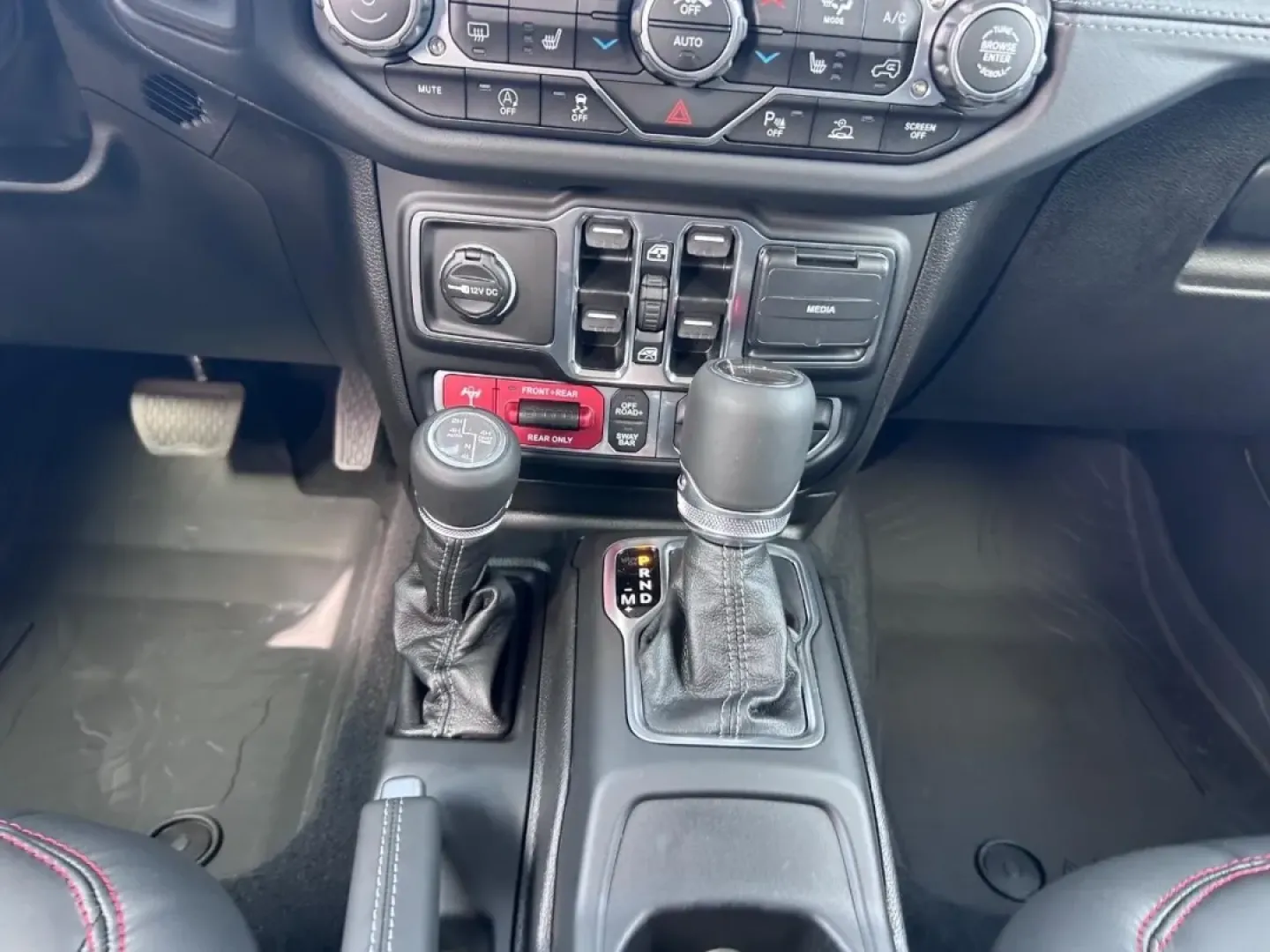 2025 /Black Leather Jeep Gladiator Rubicon (1C6RJTBG9SL) with an 3.6L V6 24V VVT UPG I engine, Automatic transmission, located at 970 Woodlawn Dr., Farmington, MO, 63640, (573) 431-7800, 37.825642, -90.468674 - ### Discover the Adventure with the 2025 Jeep Gladiator at Pettus CDJR Farmington!<br /> <br /> Are you ready to elevate your outdoor adventures and weekend getaways? Look no further than this stunning 2025 Jeep Gladiator, available now at Pettus CDJR Farmington. Whether you're navigating city stree - Photo#15