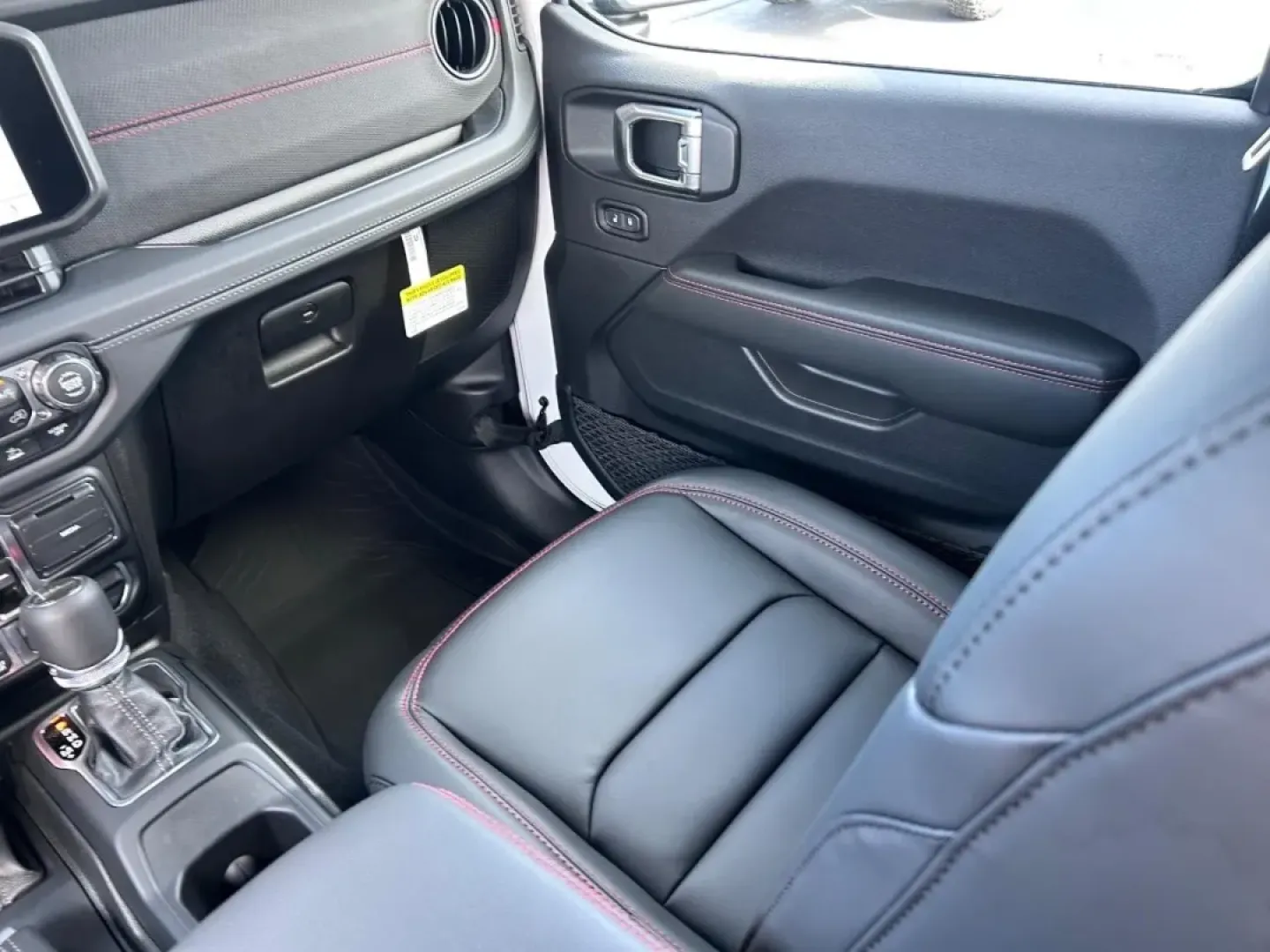 2025 /Black Leather Jeep Gladiator Rubicon (1C6RJTBG9SL) with an 3.6L V6 24V VVT UPG I engine, Automatic transmission, located at 970 Woodlawn Dr., Farmington, MO, 63640, (573) 431-7800, 37.825642, -90.468674 - ### Discover the Adventure with the 2025 Jeep Gladiator at Pettus CDJR Farmington!<br /> <br /> Are you ready to elevate your outdoor adventures and weekend getaways? Look no further than this stunning 2025 Jeep Gladiator, available now at Pettus CDJR Farmington. Whether you're navigating city stree - Photo#16