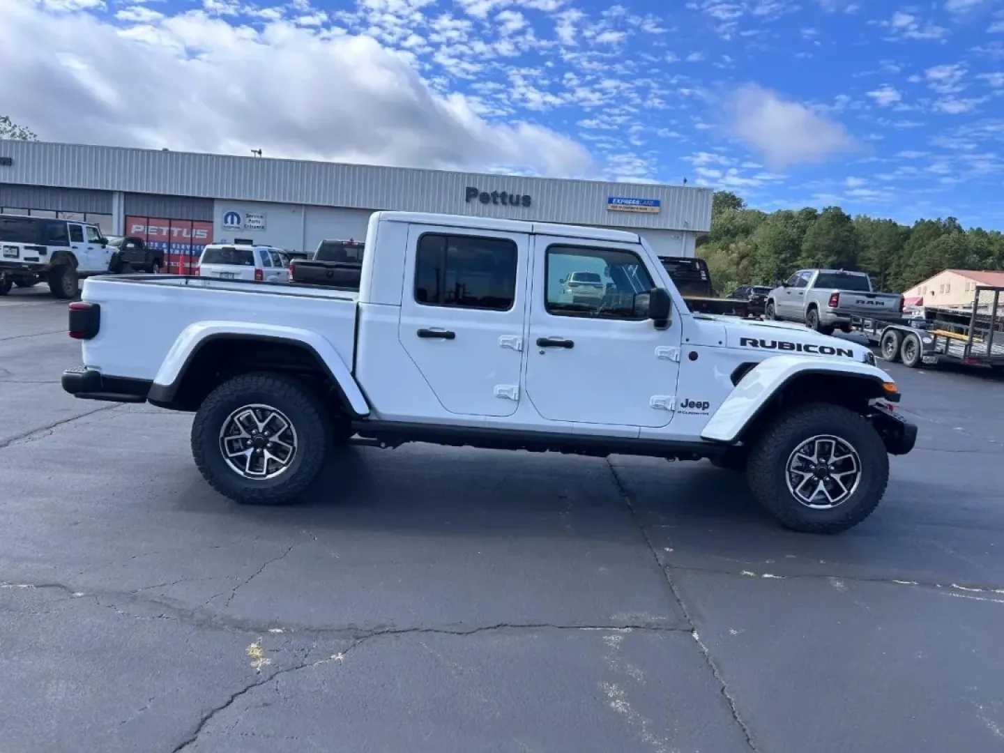 2025 /Black Leather Jeep Gladiator Rubicon (1C6RJTBG9SL) with an 3.6L V6 24V VVT UPG I engine, Automatic transmission, located at 970 Woodlawn Dr., Farmington, MO, 63640, (573) 431-7800, 37.825642, -90.468674 - ### Discover the Adventure with the 2025 Jeep Gladiator at Pettus CDJR Farmington!<br /> <br /> Are you ready to elevate your outdoor adventures and weekend getaways? Look no further than this stunning 2025 Jeep Gladiator, available now at Pettus CDJR Farmington. Whether you're navigating city stree - Photo#1