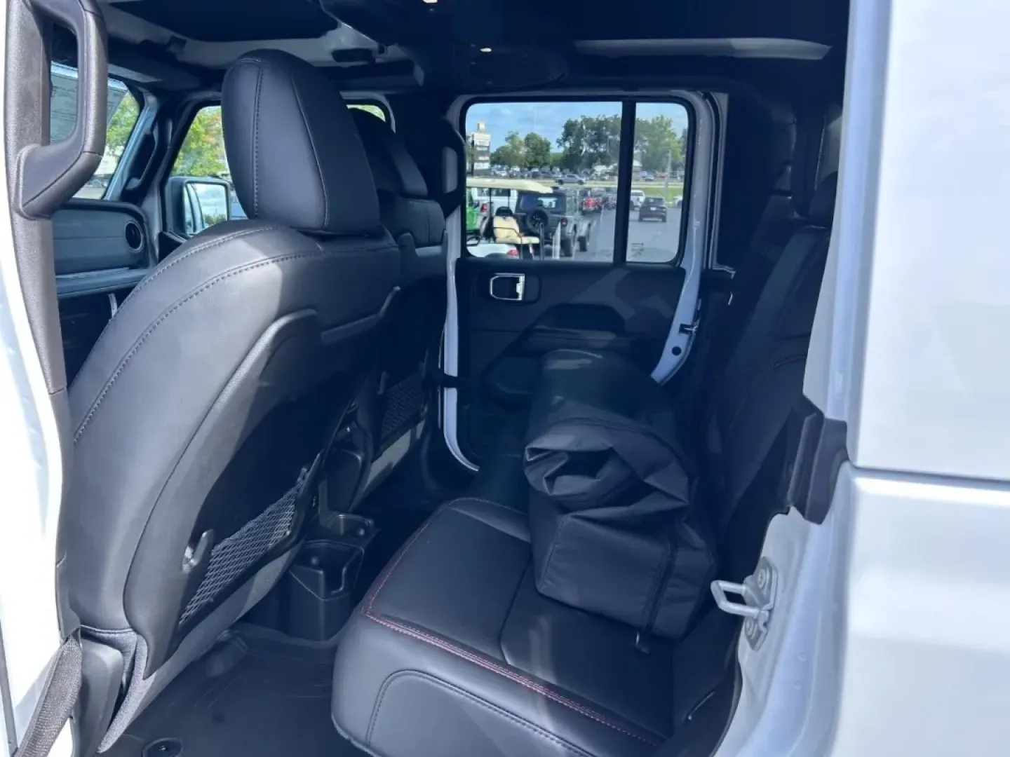 2025 /Black Leather Jeep Gladiator Rubicon (1C6RJTBG9SL) with an 3.6L V6 24V VVT UPG I engine, Automatic transmission, located at 970 Woodlawn Dr., Farmington, MO, 63640, (573) 431-7800, 37.825642, -90.468674 - ### Discover the Adventure with the 2025 Jeep Gladiator at Pettus CDJR Farmington!<br /> <br /> Are you ready to elevate your outdoor adventures and weekend getaways? Look no further than this stunning 2025 Jeep Gladiator, available now at Pettus CDJR Farmington. Whether you're navigating city stree - Photo#8