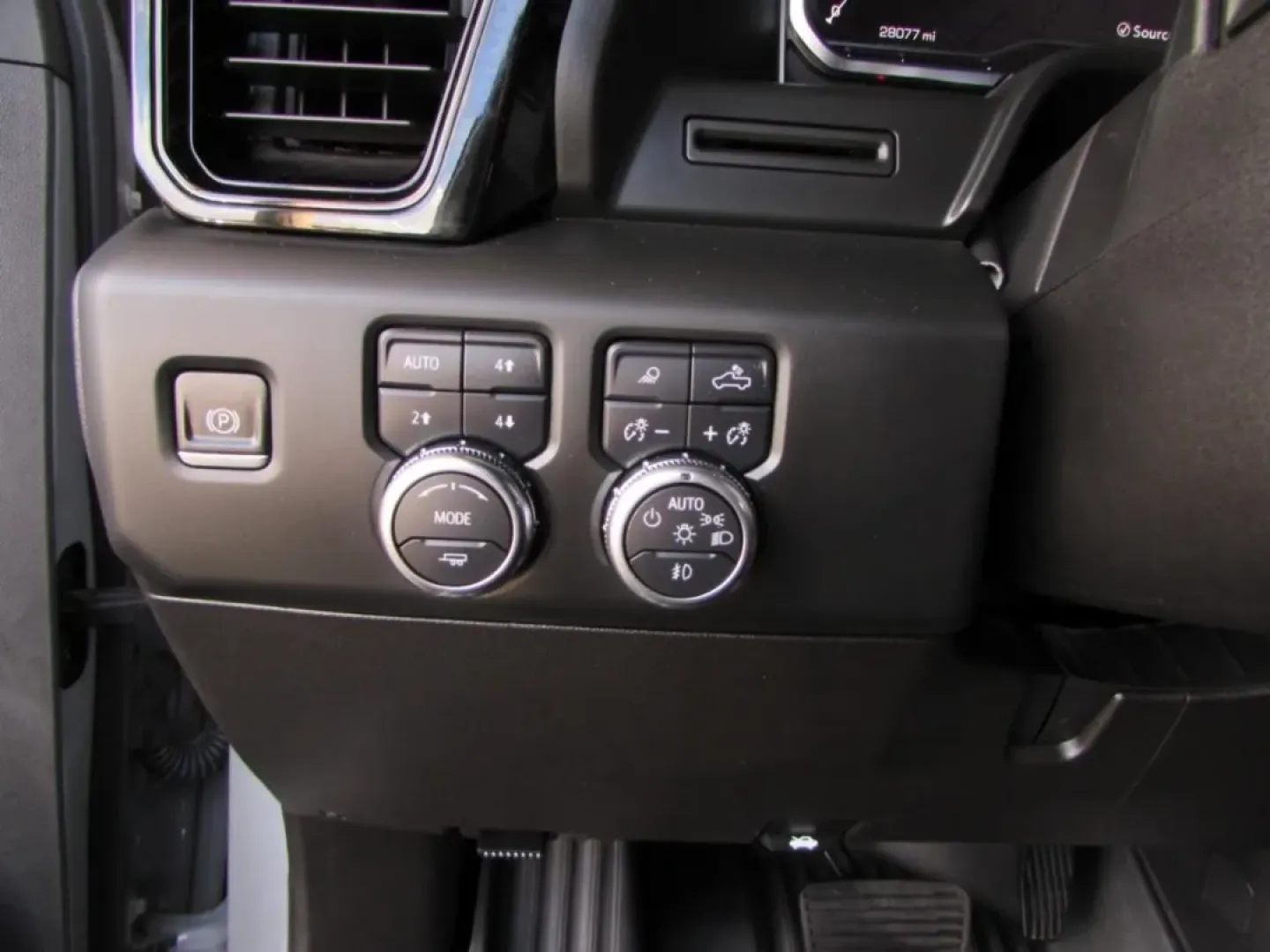 2024 /Jet Black With Kalahari Accents GMC Sierra 2500HD AT4 (1GT19PEY1RF) with an Other engine, located at 12836 Highway 21, De Soto, MO, 63020, (636) 337-7777, 38.151867, -90.575615 - ### Discover Your Next Adventure with the 2024 GMC Sierra K25 at Pettus Ford De Soto!<br /> <br /> Are you ready to elevate your lifestyle with a vehicle that combines rugged capability and refined comfort? Look no further than the 2024 GMC Sierra K25, available now at Pettus Ford De Soto! With its - Photo#18