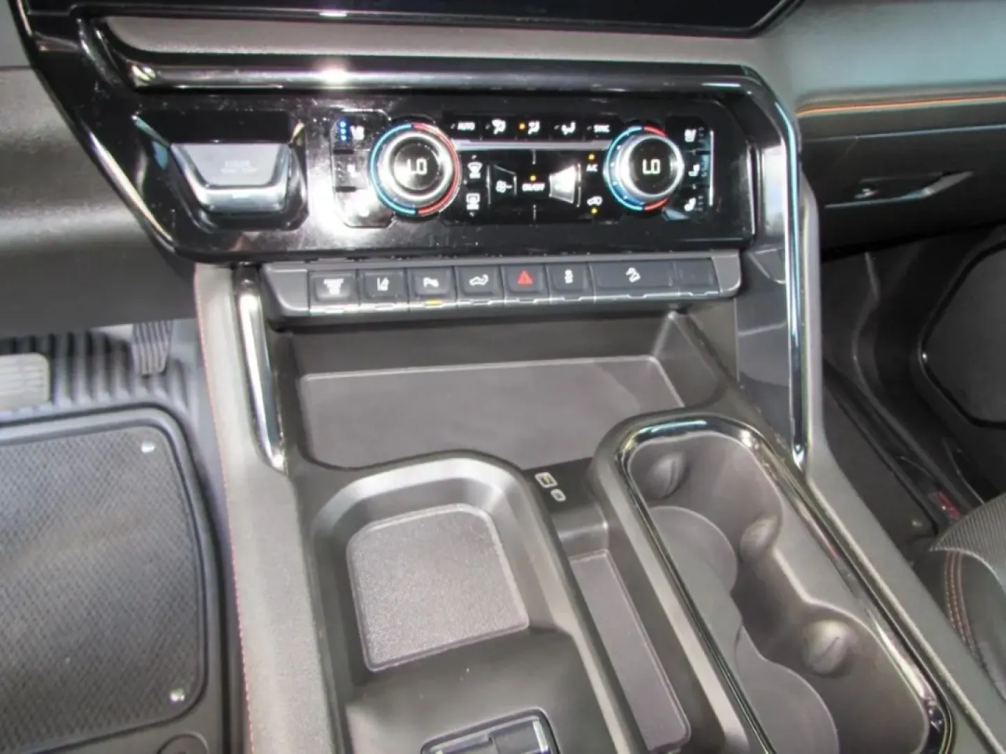 2024 /Jet Black With Kalahari Accents GMC Sierra 2500HD AT4 (1GT19PEY1RF) with an Other engine, located at 12836 Highway 21, De Soto, MO, 63020, (636) 337-7777, 38.151867, -90.575615 - ### Discover Your Next Adventure with the 2024 GMC Sierra K25 at Pettus Ford De Soto!<br /> <br /> Are you ready to elevate your lifestyle with a vehicle that combines rugged capability and refined comfort? Look no further than the 2024 GMC Sierra K25, available now at Pettus Ford De Soto! With its - Photo#23