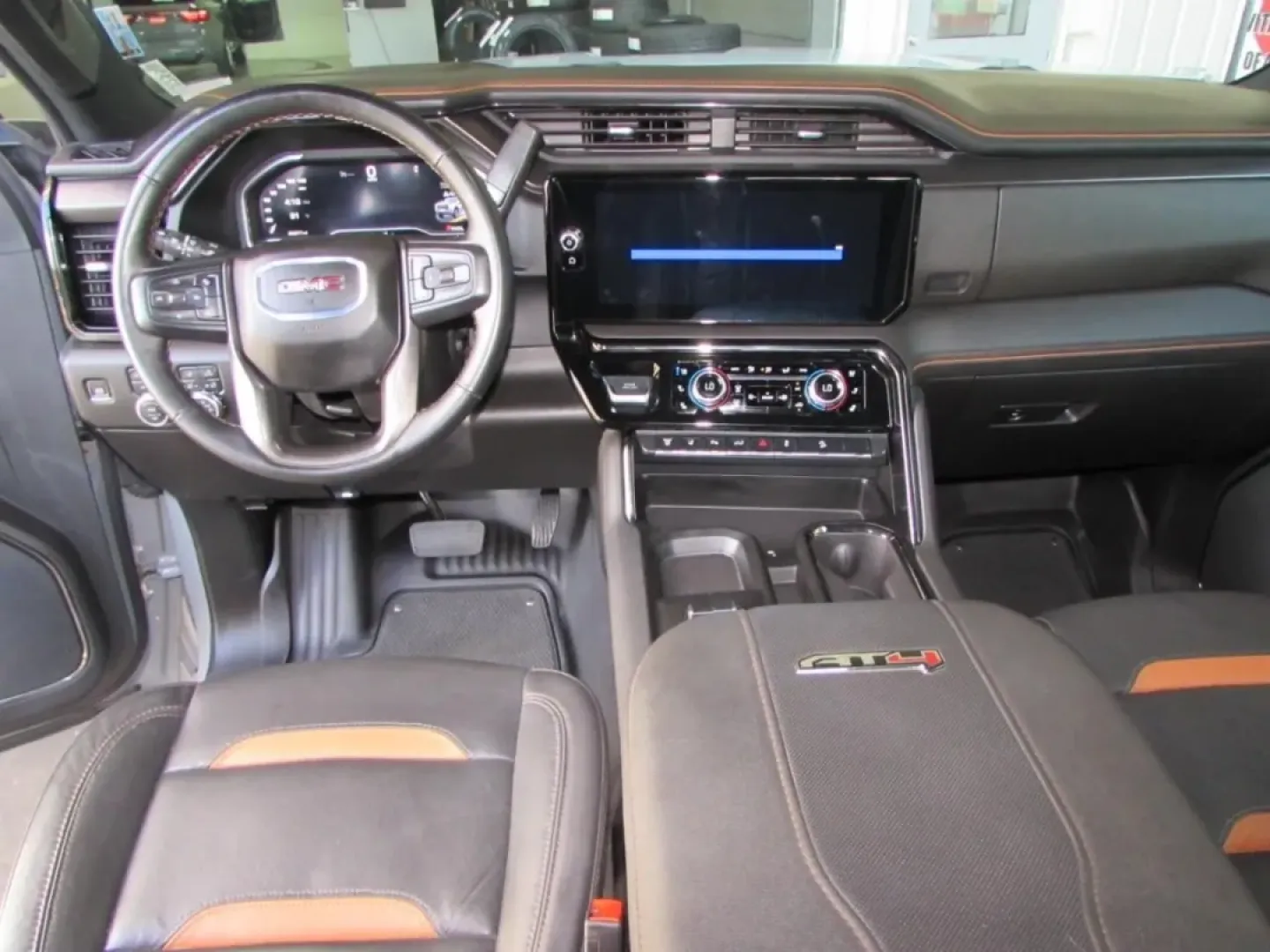 2024 /Jet Black With Kalahari Accents GMC Sierra 2500HD AT4 (1GT19PEY1RF) with an Other engine, located at 12836 Highway 21, De Soto, MO, 63020, (636) 337-7777, 38.151867, -90.575615 - ### Discover Your Next Adventure with the 2024 GMC Sierra K25 at Pettus Ford De Soto!<br /> <br /> Are you ready to elevate your lifestyle with a vehicle that combines rugged capability and refined comfort? Look no further than the 2024 GMC Sierra K25, available now at Pettus Ford De Soto! With its - Photo#25