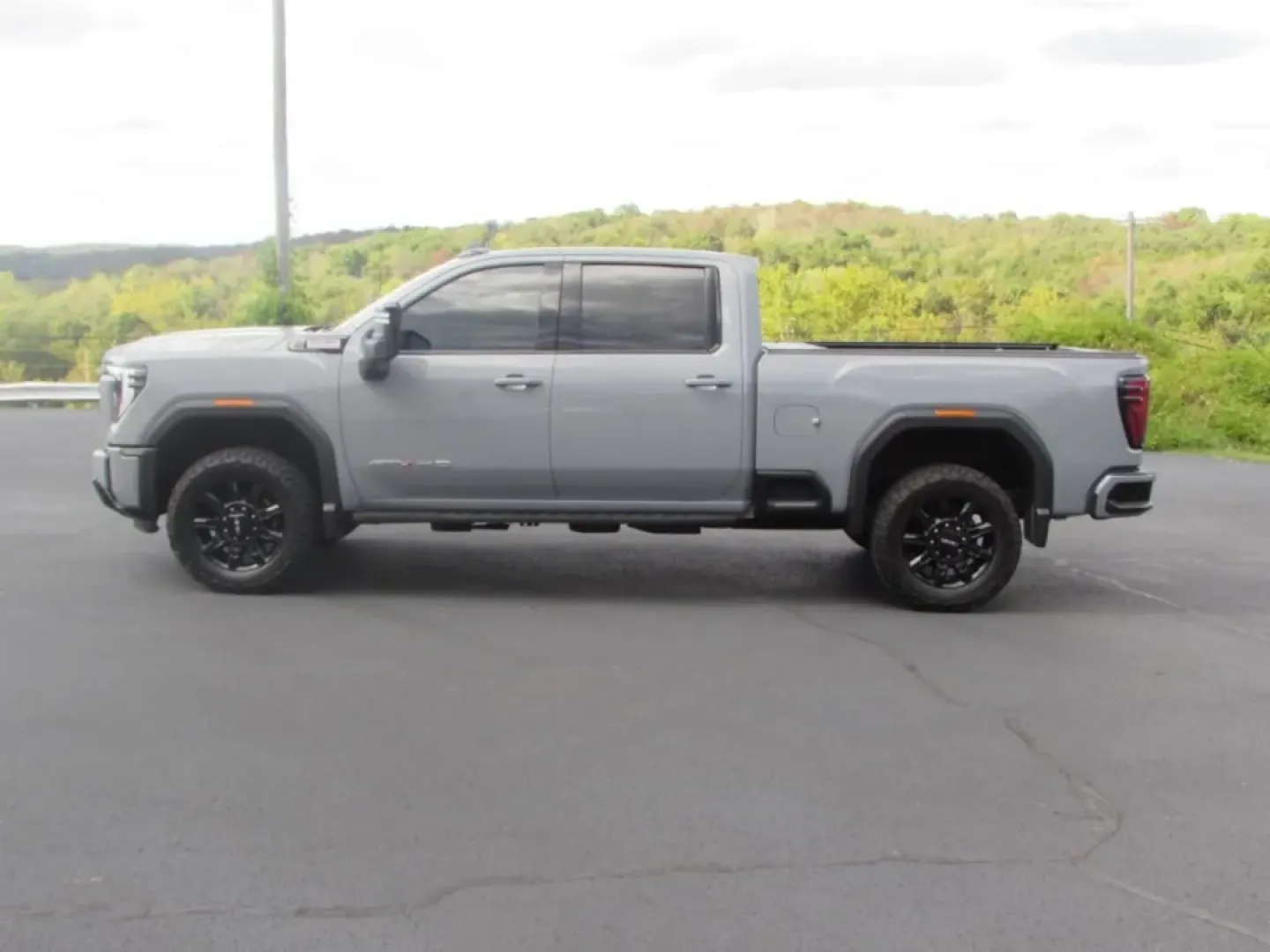 2024 /Jet Black With Kalahari Accents GMC Sierra 2500HD AT4 (1GT19PEY1RF) with an Other engine, located at 12836 Highway 21, De Soto, MO, 63020, (636) 337-7777, 38.151867, -90.575615 - ### Discover Your Next Adventure with the 2024 GMC Sierra K25 at Pettus Ford De Soto!<br /> <br /> Are you ready to elevate your lifestyle with a vehicle that combines rugged capability and refined comfort? Look no further than the 2024 GMC Sierra K25, available now at Pettus Ford De Soto! With its - Photo#3