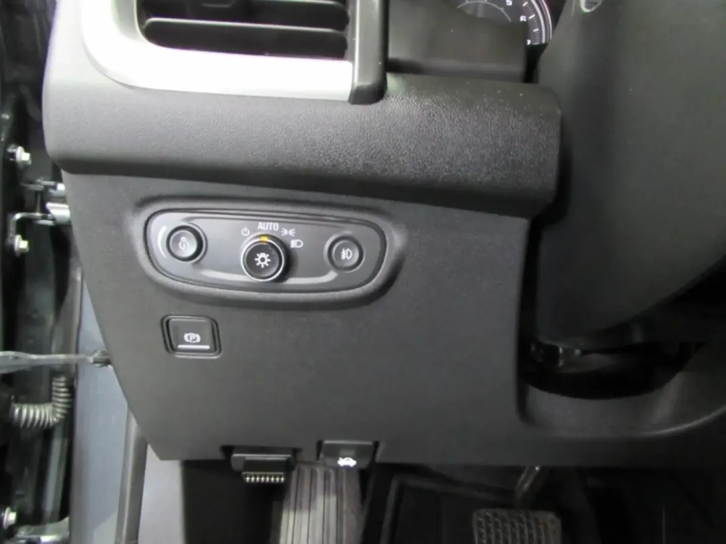 2020 /Jet Black GMC Terrain SLT (3GKALVEX9LL) with an Other engine, located at 12836 Highway 21, De Soto, MO, 63020, (636) 337-7777, 38.151867, -90.575615 - **Experience the Perfect Blend of Comfort and Adventure with the 2020 GMC Terrain SLT - Now Available at Pettus Ford De Soto!**<br /> <br /> Are you searching for a vehicle that effortlessly combines style, performance, and practicality? Look no further than this 2020 GMC Terrain SLT, designed for t - Photo#12