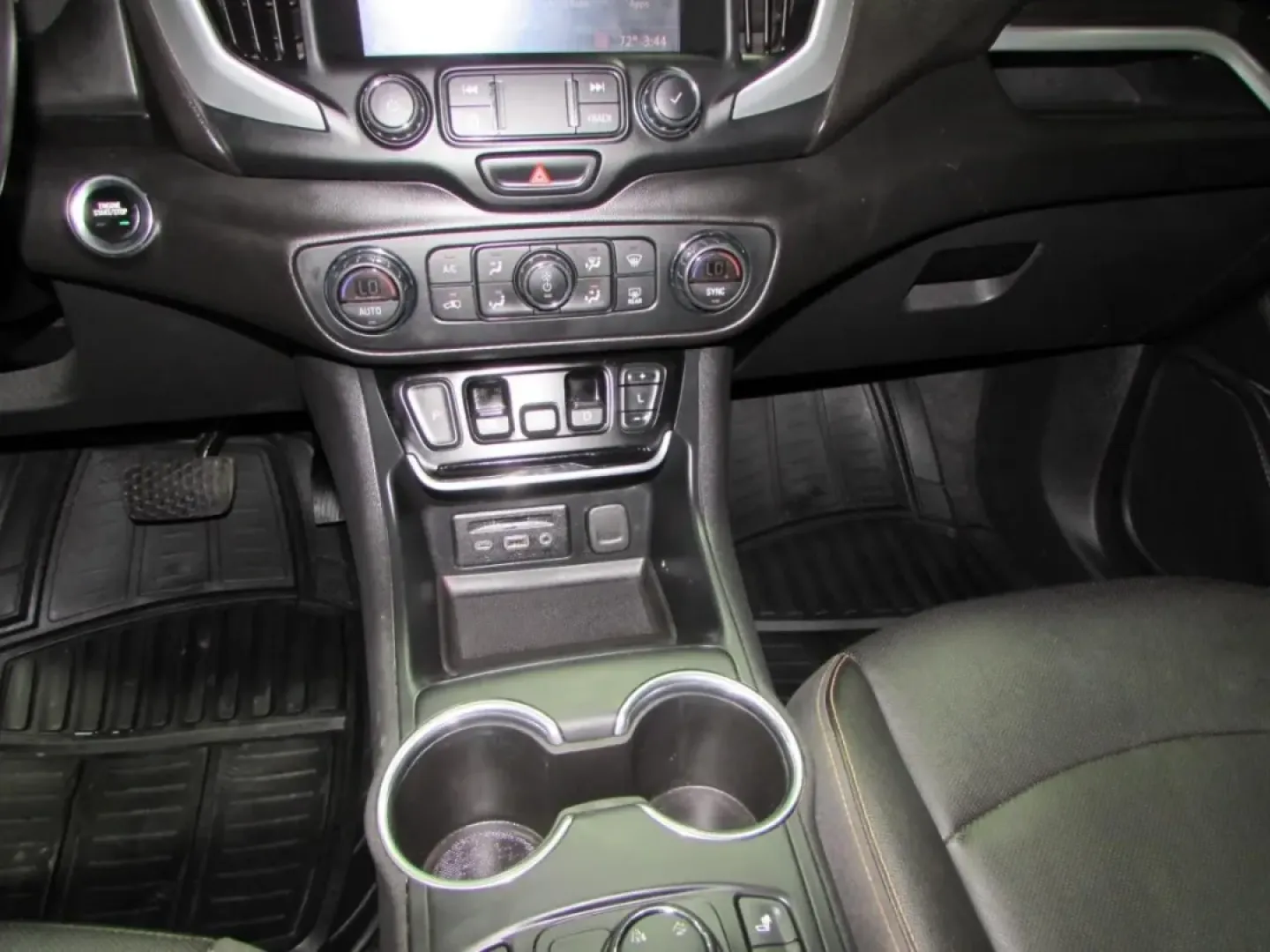 2020 /Jet Black GMC Terrain SLT (3GKALVEX9LL) with an Other engine, located at 12836 Highway 21, De Soto, MO, 63020, (636) 337-7777, 38.151867, -90.575615 - **Experience the Perfect Blend of Comfort and Adventure with the 2020 GMC Terrain SLT - Now Available at Pettus Ford De Soto!**<br /> <br /> Are you searching for a vehicle that effortlessly combines style, performance, and practicality? Look no further than this 2020 GMC Terrain SLT, designed for t - Photo#19
