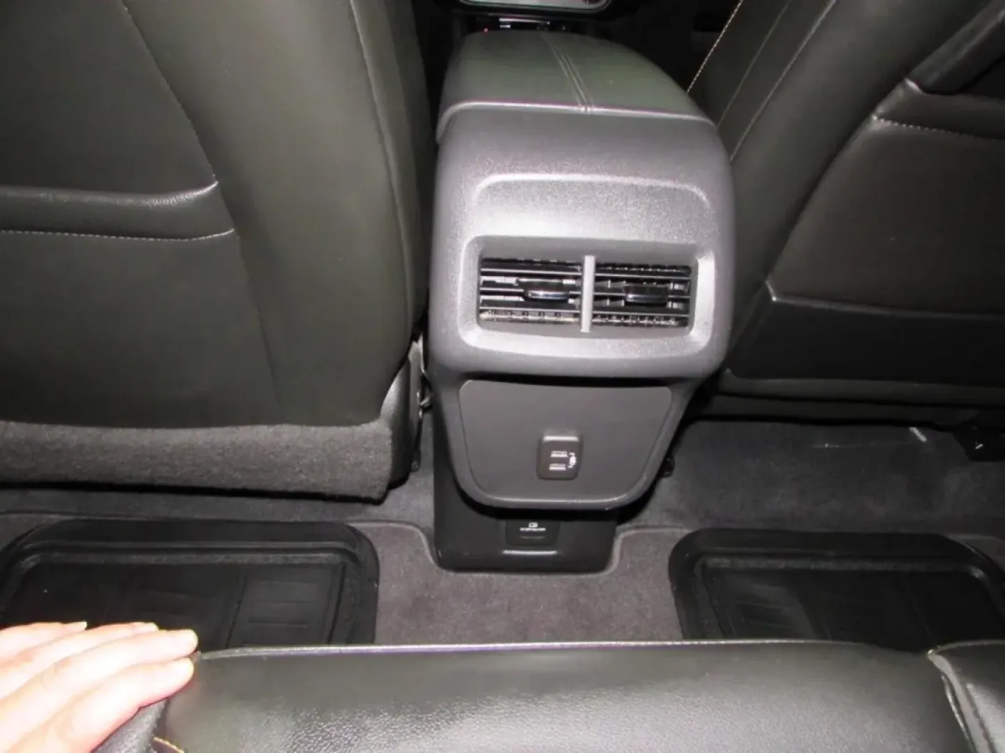 2020 /Jet Black GMC Terrain SLT (3GKALVEX9LL) with an Other engine, located at 12836 Highway 21, De Soto, MO, 63020, (636) 337-7777, 38.151867, -90.575615 - **Experience the Perfect Blend of Comfort and Adventure with the 2020 GMC Terrain SLT - Now Available at Pettus Ford De Soto!**<br /> <br /> Are you searching for a vehicle that effortlessly combines style, performance, and practicality? Look no further than this 2020 GMC Terrain SLT, designed for t - Photo#24