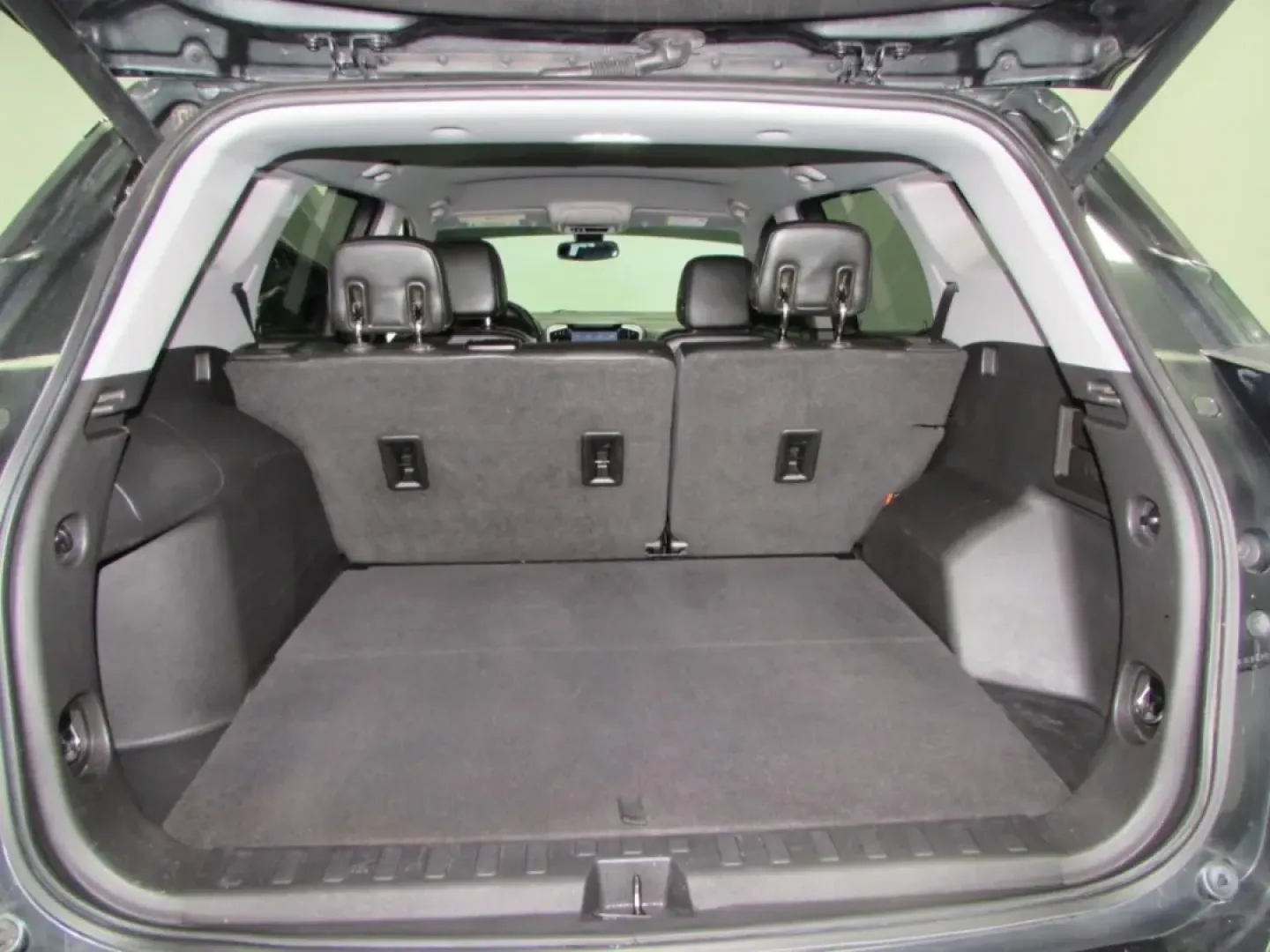 2020 /Jet Black GMC Terrain SLT (3GKALVEX9LL) with an Other engine, located at 12836 Highway 21, De Soto, MO, 63020, (636) 337-7777, 38.151867, -90.575615 - **Experience the Perfect Blend of Comfort and Adventure with the 2020 GMC Terrain SLT - Now Available at Pettus Ford De Soto!**<br /> <br /> Are you searching for a vehicle that effortlessly combines style, performance, and practicality? Look no further than this 2020 GMC Terrain SLT, designed for t - Photo#25