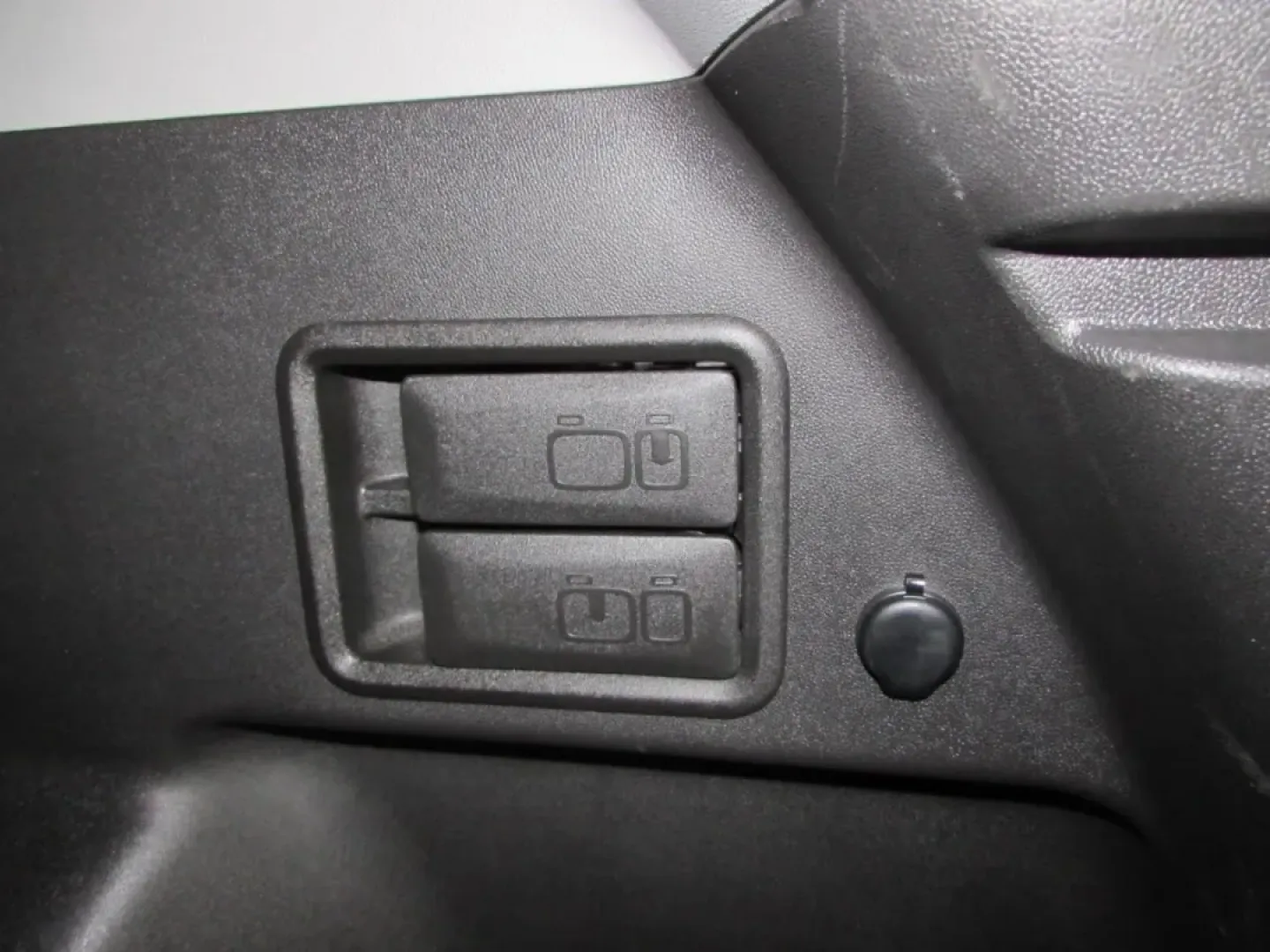 2020 /Jet Black GMC Terrain SLT (3GKALVEX9LL) with an Other engine, located at 12836 Highway 21, De Soto, MO, 63020, (636) 337-7777, 38.151867, -90.575615 - **Experience the Perfect Blend of Comfort and Adventure with the 2020 GMC Terrain SLT - Now Available at Pettus Ford De Soto!**<br /> <br /> Are you searching for a vehicle that effortlessly combines style, performance, and practicality? Look no further than this 2020 GMC Terrain SLT, designed for t - Photo#27
