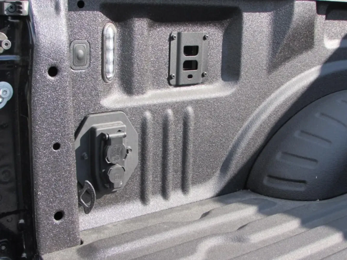 2025 /Medium Dark Slate Ford F-250SD XLT (1FT8W2BNXSE) with an 7.3L engine, located at 12836 Highway 21, De Soto, MO, 63020, (636) 337-7777, 38.151867, -90.575615 - **Conquer the Road with the 2025 Ford Super Duty F-250 SRW: Your Ultimate Trucking Companion!**<br /> <br /> Are you looking for a powerhouse truck that can handle everything from weekend adventures to daily commutes? Look no further than the 2025 Ford Super Duty F-250 SRW, available now at Pettus F - Photo#14