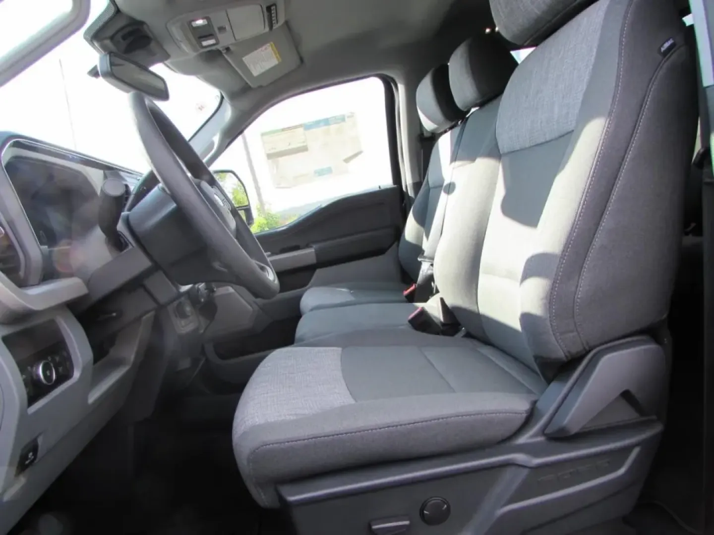 2025 /Medium Dark Slate Ford F-250SD XLT (1FT8W2BNXSE) with an 7.3L engine, located at 12836 Highway 21, De Soto, MO, 63020, (636) 337-7777, 38.151867, -90.575615 - **Conquer the Road with the 2025 Ford Super Duty F-250 SRW: Your Ultimate Trucking Companion!**<br /> <br /> Are you looking for a powerhouse truck that can handle everything from weekend adventures to daily commutes? Look no further than the 2025 Ford Super Duty F-250 SRW, available now at Pettus F - Photo#16