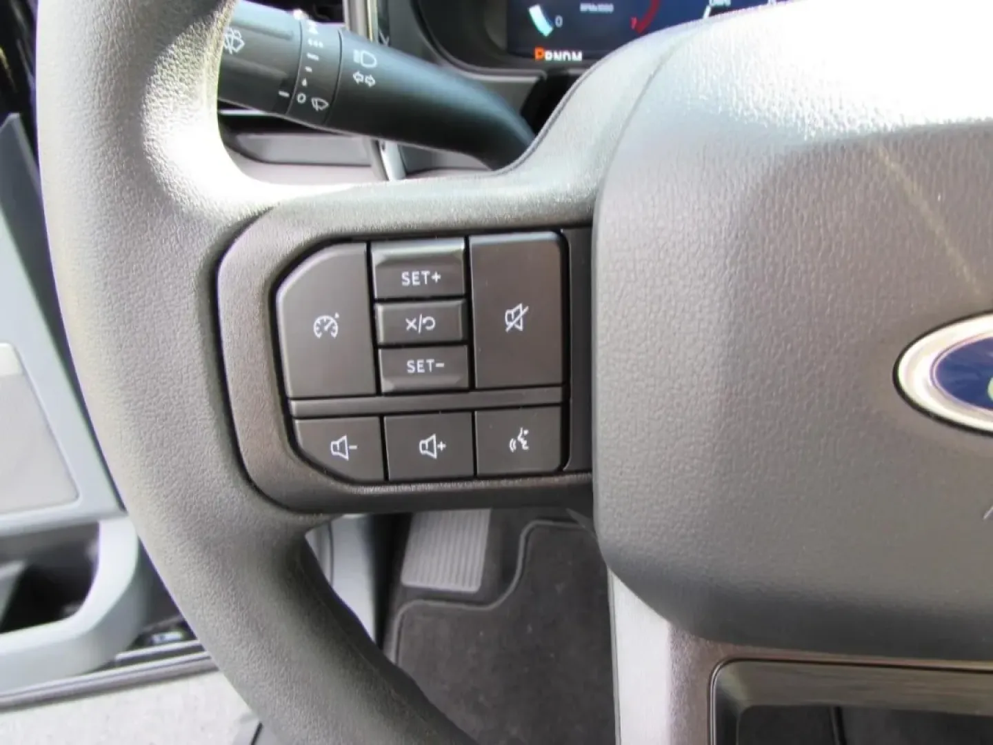 2025 /Medium Dark Slate Ford F-250SD XLT (1FT8W2BNXSE) with an 7.3L engine, located at 12836 Highway 21, De Soto, MO, 63020, (636) 337-7777, 38.151867, -90.575615 - **Conquer the Road with the 2025 Ford Super Duty F-250 SRW: Your Ultimate Trucking Companion!**<br /> <br /> Are you looking for a powerhouse truck that can handle everything from weekend adventures to daily commutes? Look no further than the 2025 Ford Super Duty F-250 SRW, available now at Pettus F - Photo#19
