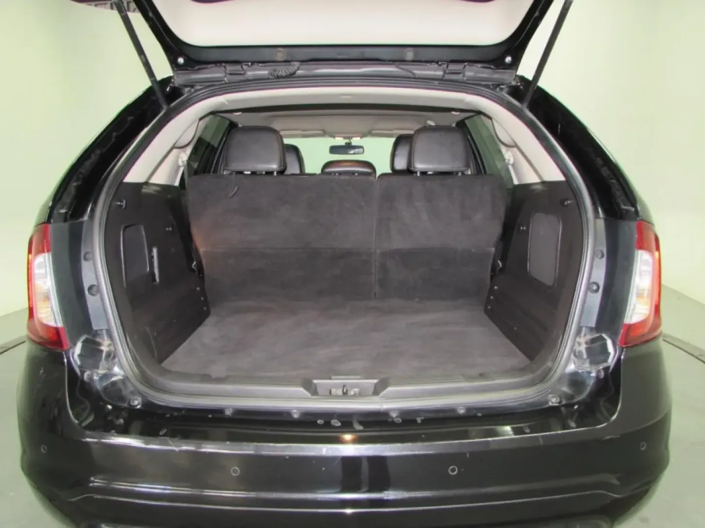 2014 /Charcoal Blk/Silver Smoke Ford Edge Sport (2FMDK3AK1EB) with an Other engine, Automatic transmission, located at 12830 Highway 21, De Soto, MO, 63020, (636) 337-7777, 38.153099, -90.573624 - Experience the perfect blend of style, comfort, and performance with the 2014 Ford Edge Sport, now available at Pettus CDJR DeSoto! If you're looking for a versatile SUV that caters to both your daily commute and weekend adventures, this is the ideal choice for you. With ample space and powerful fea - Photo#25