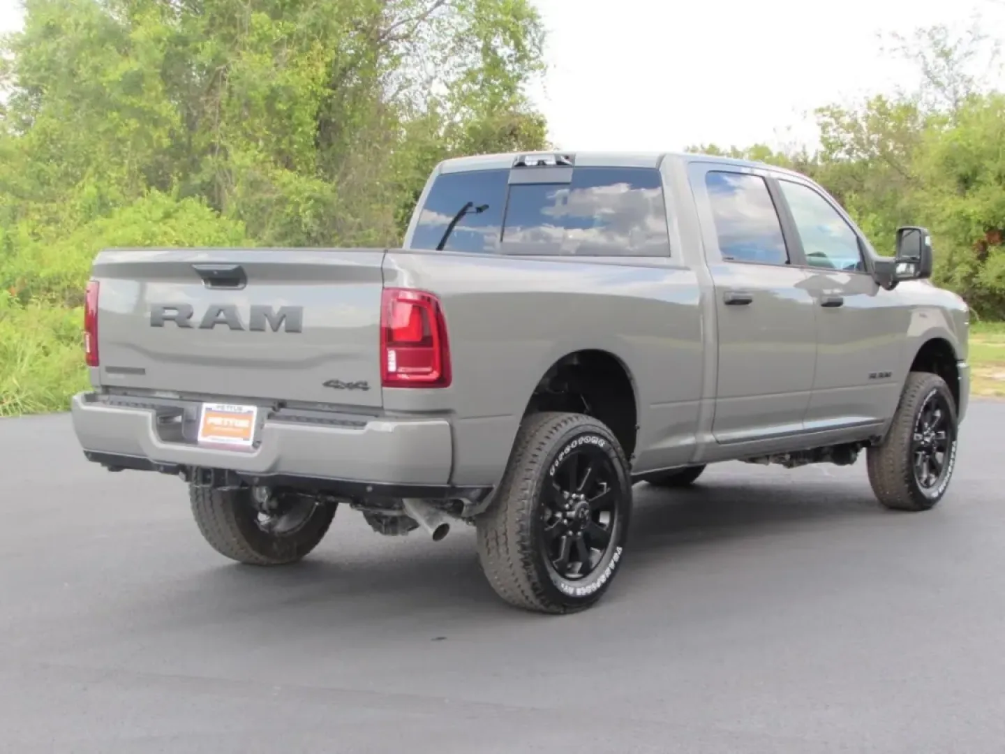 2026 /Black Ram 2500 Big Horn (3C6UR5DJ8TG) with an Other engine, located at 12830 Highway 21, De Soto, MO, 63020, (636) 337-7777, 38.153099, -90.573624 - Looking for a reliable and powerful truck that perfectly balances work and play? Look no further than this stunning 2026 Ram 2500 Big Horn, available now at Pettus CDJR DeSoto! Located at 12830 Highway 21 in De Soto, MO, we are your go-to destination for quality used vehicles and certified pre-owned - Photo#6