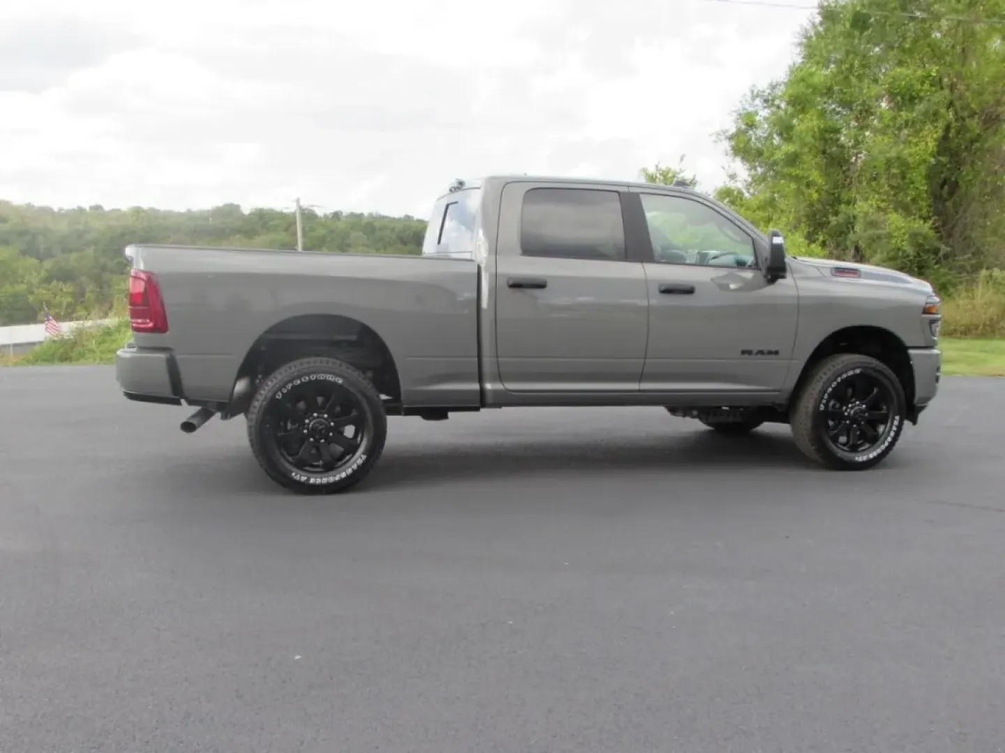 2026 /Black Ram 2500 Big Horn (3C6UR5DJ8TG) with an Other engine, located at 12830 Highway 21, De Soto, MO, 63020, (636) 337-7777, 38.153099, -90.573624 - Looking for a reliable and powerful truck that perfectly balances work and play? Look no further than this stunning 2026 Ram 2500 Big Horn, available now at Pettus CDJR DeSoto! Located at 12830 Highway 21 in De Soto, MO, we are your go-to destination for quality used vehicles and certified pre-owned - Photo#7