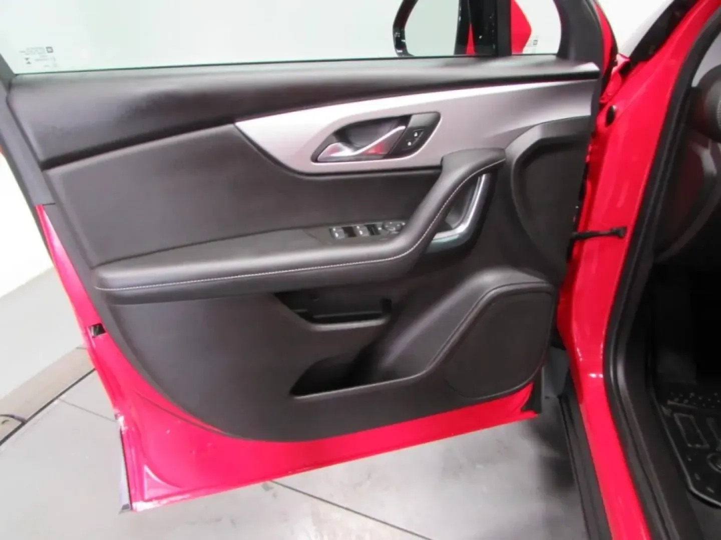 2024 /Jet Black/Medium Gray Chevrolet Blazer LT (3GNKBCR41RS) with an Other engine, Automatic transmission, located at 12830 Highway 21, De Soto, MO, 63020, (636) 337-7777, 38.153099, -90.573624 - Are you searching for a stylish and versatile SUV that perfectly balances performance and comfort? Look no further than this stunning 2024 Chevrolet Blazer LT, available now at Pettus CDJR DeSoto in De Soto, MO. Whether you're commuting to work, taking the kids to school, or embarking on a weekend a - Photo#9