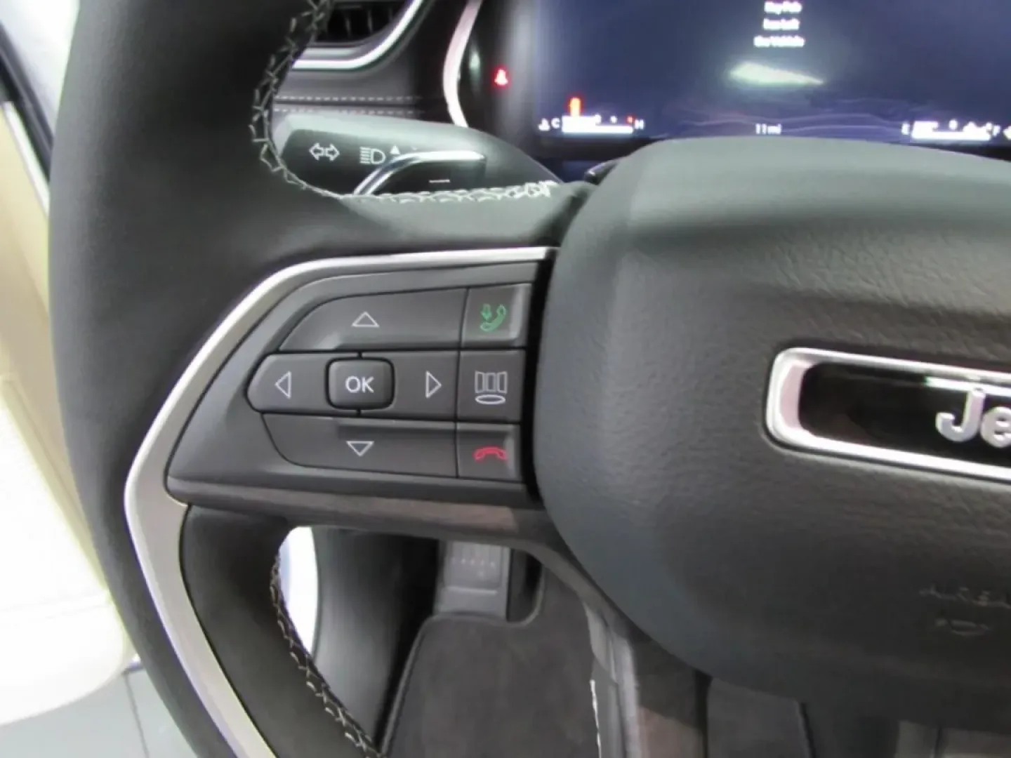 2025 /Global Black Jeep Grand Cherokee Limited (1C4RJHBGXSC) with an Other engine, located at 12830 Highway 21, De Soto, MO, 63020, (636) 337-7777, 38.153099, -90.573624 - **Experience Adventure in the 2025 Jeep Grand Cherokee Limited at Pettus CDJR DeSoto!**<br /> <br /> Are you ready to elevate your weekend getaways and daily commutes? The 2025 Jeep Grand Cherokee Limited is here to make every drive an adventure. Whether you're navigating the busy streets of De Soto - Photo#14