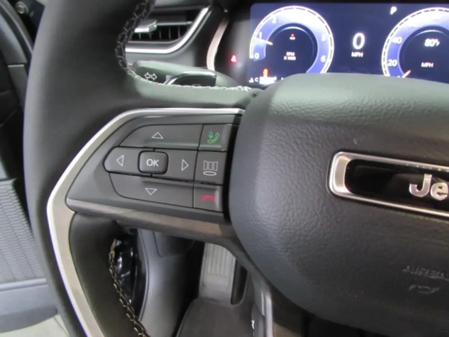 2025 /Global Black Jeep Grand Cherokee Limited (1C4RJHBGXSC) with an Other engine, located at 12830 Highway 21, De Soto, MO, 63020, (636) 337-7777, 38.153099, -90.573624 - **Experience Adventure in the 2025 Jeep Grand Cherokee Limited at Pettus CDJR DeSoto!**<br /> <br /> Are you ready to elevate your weekend getaways and daily commutes? The 2025 Jeep Grand Cherokee Limited is here to make every drive an adventure. Whether you're navigating the busy streets of De Soto - Photo#17