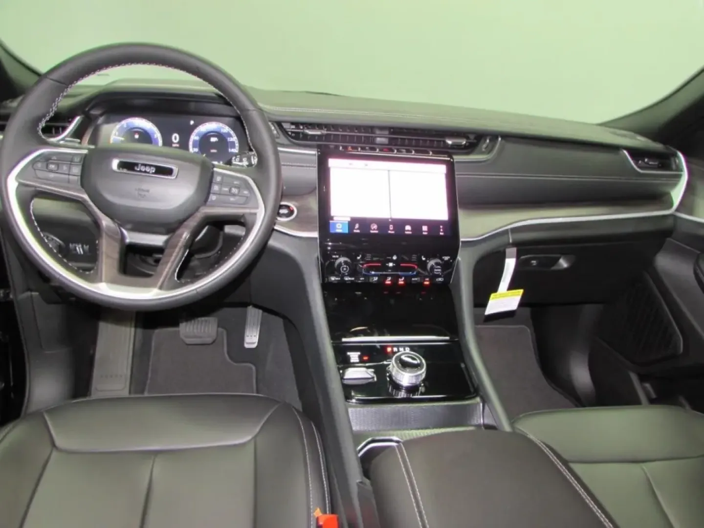 2025 /Global Black Jeep Grand Cherokee Limited (1C4RJHBGXSC) with an Other engine, located at 12830 Highway 21, De Soto, MO, 63020, (636) 337-7777, 38.153099, -90.573624 - **Experience Adventure in the 2025 Jeep Grand Cherokee Limited at Pettus CDJR DeSoto!**<br /> <br /> Are you ready to elevate your weekend getaways and daily commutes? The 2025 Jeep Grand Cherokee Limited is here to make every drive an adventure. Whether you're navigating the busy streets of De Soto - Photo#25