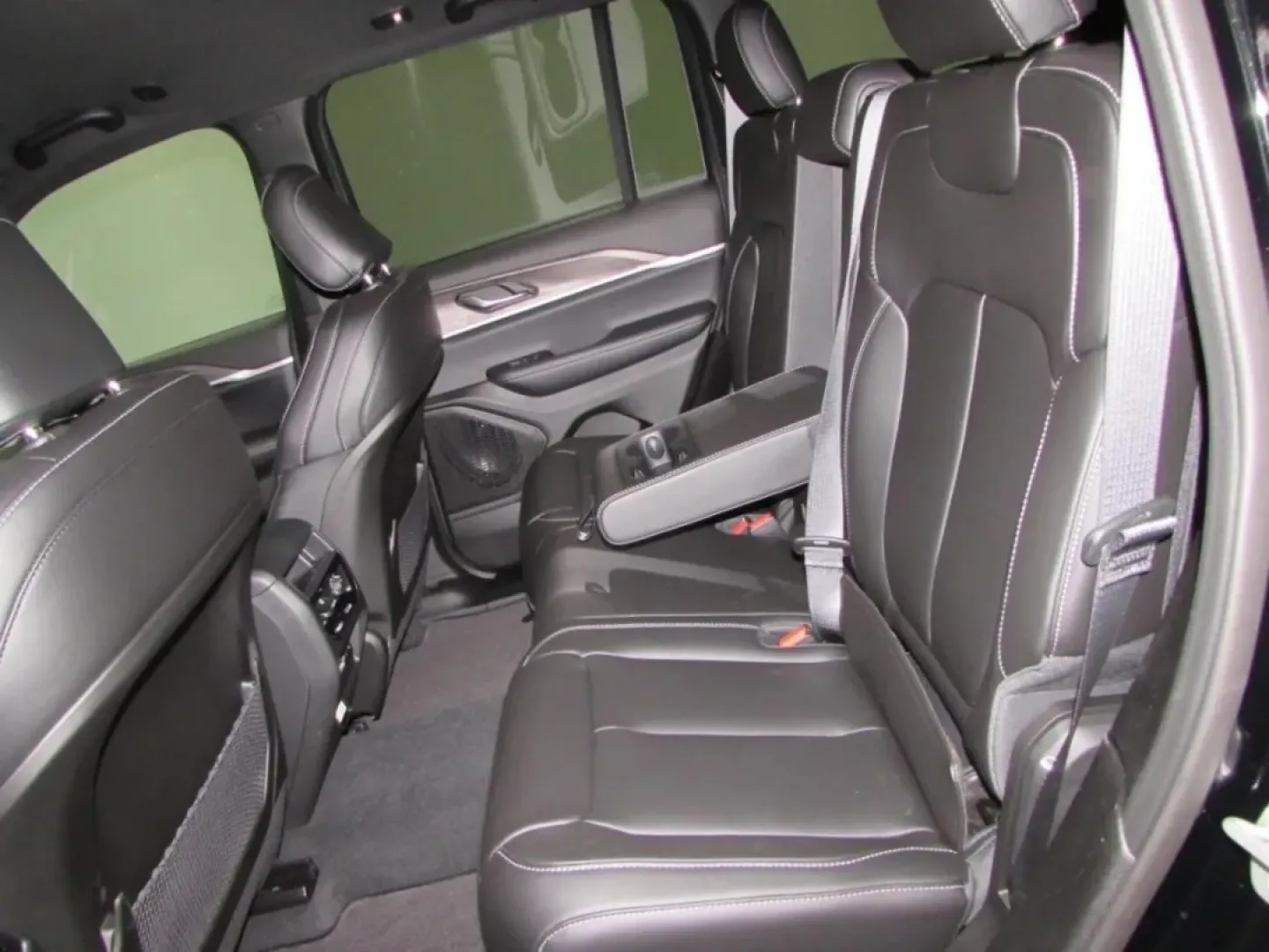 2025 /Global Black Jeep Grand Cherokee Limited (1C4RJHBGXSC) with an Other engine, located at 12830 Highway 21, De Soto, MO, 63020, (636) 337-7777, 38.153099, -90.573624 - **Experience Adventure in the 2025 Jeep Grand Cherokee Limited at Pettus CDJR DeSoto!**<br /> <br /> Are you ready to elevate your weekend getaways and daily commutes? The 2025 Jeep Grand Cherokee Limited is here to make every drive an adventure. Whether you're navigating the busy streets of De Soto - Photo#27