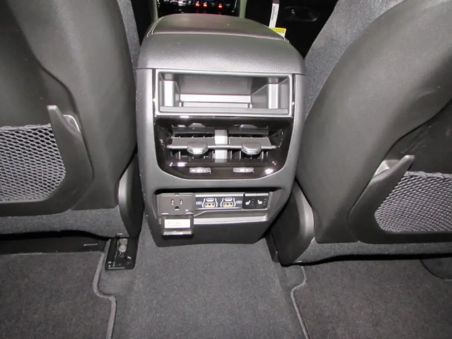 2025 /Global Black Jeep Grand Cherokee Limited (1C4RJHBGXSC) with an Other engine, located at 12830 Highway 21, De Soto, MO, 63020, (636) 337-7777, 38.153099, -90.573624 - **Experience Adventure in the 2025 Jeep Grand Cherokee Limited at Pettus CDJR DeSoto!**<br /> <br /> Are you ready to elevate your weekend getaways and daily commutes? The 2025 Jeep Grand Cherokee Limited is here to make every drive an adventure. Whether you're navigating the busy streets of De Soto - Photo#28