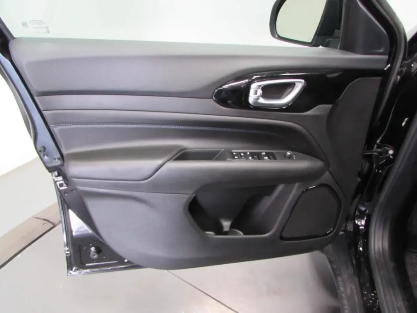 2026 /Black Jeep Compass Latitude (3C4NJDBN3TT) with an Other engine, located at 12830 Highway 21, De Soto, MO, 63020, (636) 337-7777, 38.153099, -90.573624 - **Elevate Your Adventures with the 2026 Jeep Compass at Pettus CDJR DeSoto!**<br /> <br /> Are you ready to enhance your lifestyle with a vehicle that complements your sense of adventure? Introducing the stunning 2026 Jeep Compass, perfect for weekend getaways, daily commutes, and everything in betw - Photo#9