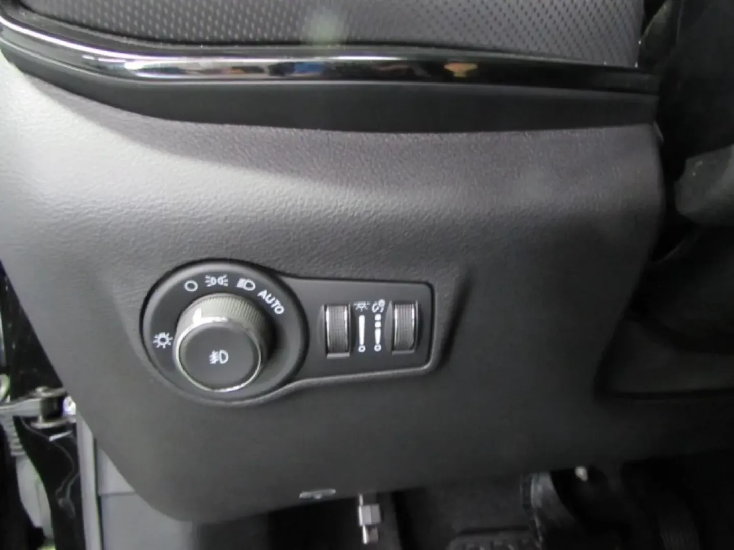 2026 /Black Jeep Compass Latitude (3C4NJDBN3TT) with an Other engine, located at 12830 Highway 21, De Soto, MO, 63020, (636) 337-7777, 38.153099, -90.573624 - **Elevate Your Adventures with the 2026 Jeep Compass at Pettus CDJR DeSoto!**<br /> <br /> Are you ready to enhance your lifestyle with a vehicle that complements your sense of adventure? Introducing the stunning 2026 Jeep Compass, perfect for weekend getaways, daily commutes, and everything in betw - Photo#11