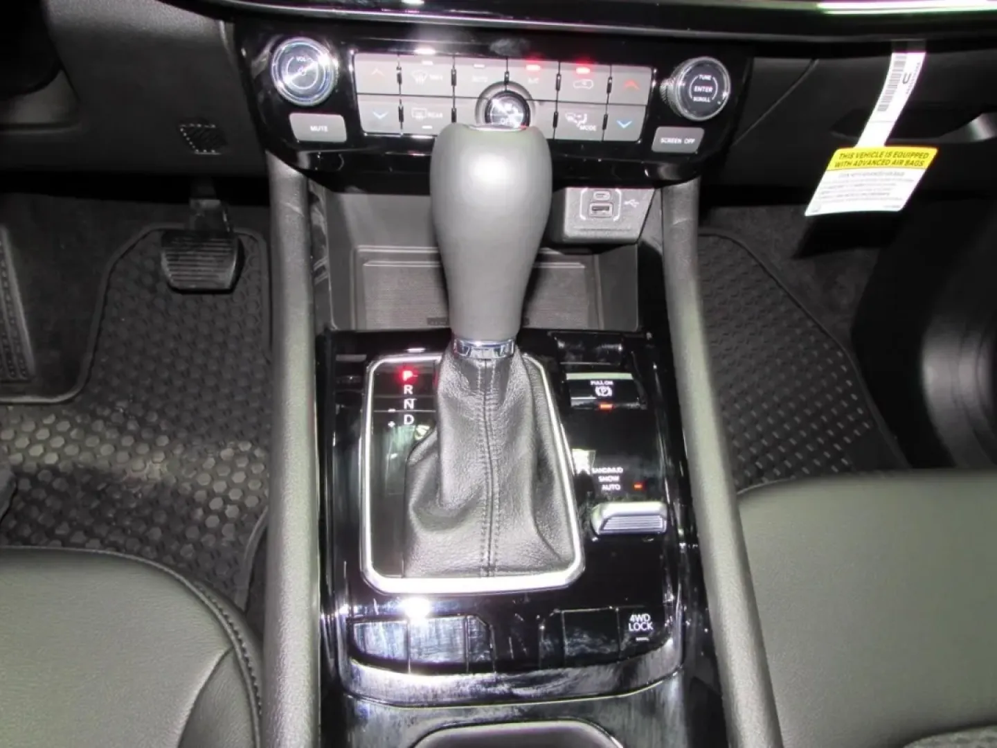 2026 /Black Jeep Compass Latitude (3C4NJDBN3TT) with an Other engine, located at 12830 Highway 21, De Soto, MO, 63020, (636) 337-7777, 38.153099, -90.573624 - **Elevate Your Adventures with the 2026 Jeep Compass at Pettus CDJR DeSoto!**<br /> <br /> Are you ready to enhance your lifestyle with a vehicle that complements your sense of adventure? Introducing the stunning 2026 Jeep Compass, perfect for weekend getaways, daily commutes, and everything in betw - Photo#18