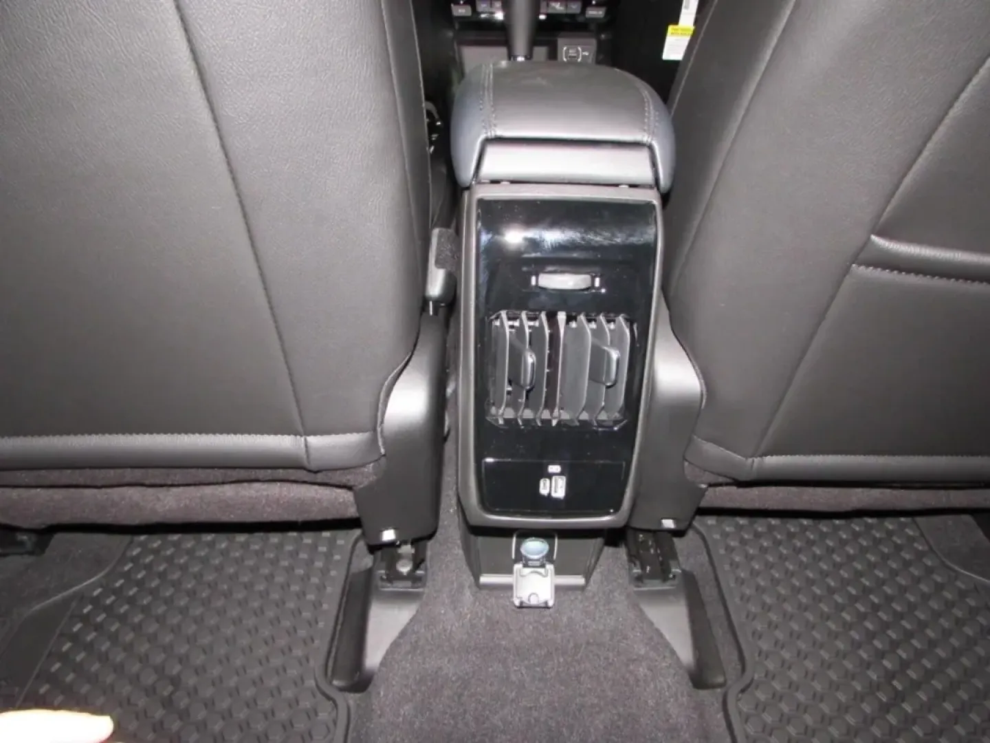 2026 /Black Jeep Compass Latitude (3C4NJDBN3TT) with an Other engine, located at 12830 Highway 21, De Soto, MO, 63020, (636) 337-7777, 38.153099, -90.573624 - **Elevate Your Adventures with the 2026 Jeep Compass at Pettus CDJR DeSoto!**<br /> <br /> Are you ready to enhance your lifestyle with a vehicle that complements your sense of adventure? Introducing the stunning 2026 Jeep Compass, perfect for weekend getaways, daily commutes, and everything in betw - Photo#23