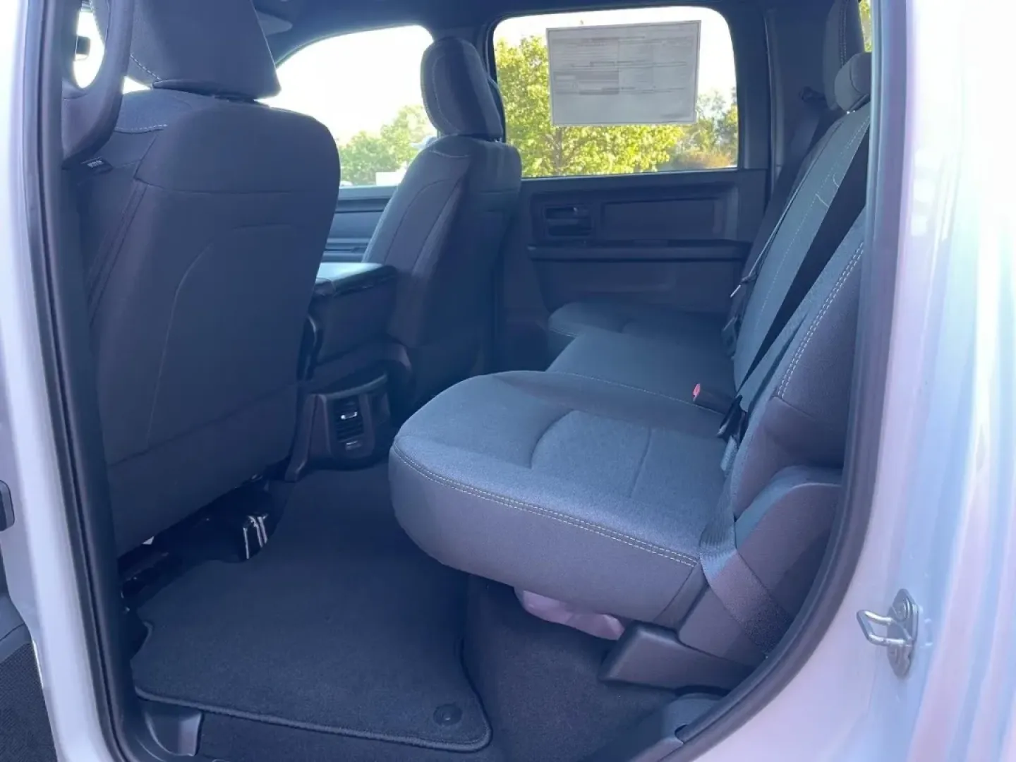 2026 Ram 2500 Tradesman (3C6UR5CJ8TG) with an 6.4L V8 HEMI HD engine, located at 970 Woodlawn Dr., Farmington, MO, 63640, (573) 431-7800, 37.825642, -90.468674 - **Unleash Your Adventures with the 2026 Ram 2500 Tradesman Perfect for Your Next Journey!**<br /> <br /> Are you searching for a reliable truck that can handle your weekend adventures, daily commutes, and everything in between? Look no further than the stunning 2026 Ram 2500 Tradesman at Pettus CDJ - Photo#7