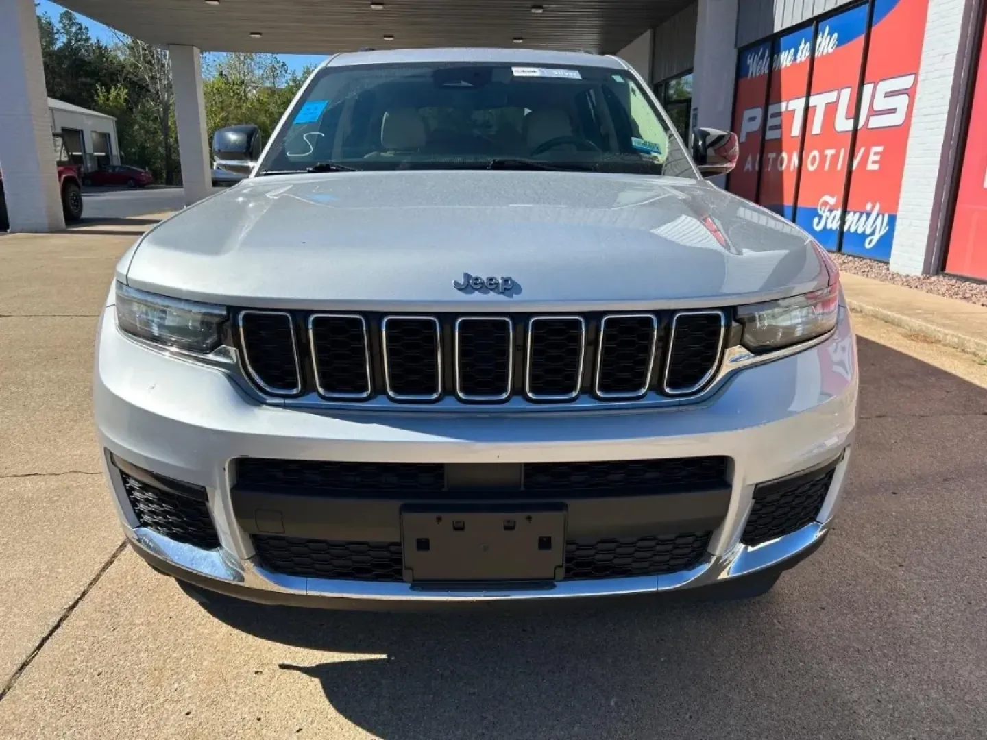 2021 Jeep Grand Cherokee Limited (1C4RJKBG6M8) with an 3.6L V6 engine, Automatic transmission, located at 970 Woodlawn Dr., Farmington, MO, 63640, (573) 431-7800, 37.825642, -90.468674 - **Elevate Your Adventures with the 2021 Jeep Grand Cherokee Limited!** <br /> <br /> Are you ready to transform your daily commute into an exhilarating journey? The 2021 Jeep Grand Cherokee Limited, now available at Pettus CDJR Farmington, is designed for those who crave both adventure and comfort. - Photo#1