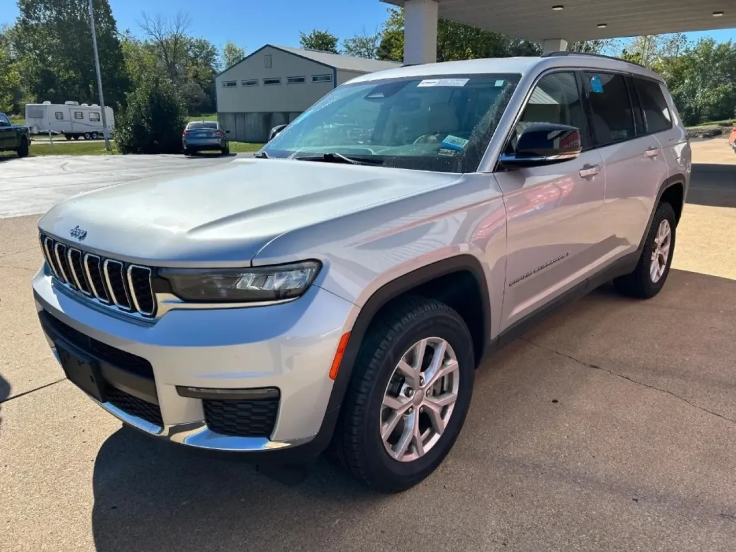 2021 Jeep Grand Cherokee Limited (1C4RJKBG6M8) with an 3.6L V6 engine, Automatic transmission, located at 970 Woodlawn Dr., Farmington, MO, 63640, (573) 431-7800, 37.825642, -90.468674 - **Elevate Your Adventures with the 2021 Jeep Grand Cherokee Limited!** <br /> <br /> Are you ready to transform your daily commute into an exhilarating journey? The 2021 Jeep Grand Cherokee Limited, now available at Pettus CDJR Farmington, is designed for those who crave both adventure and comfort. - Photo#2