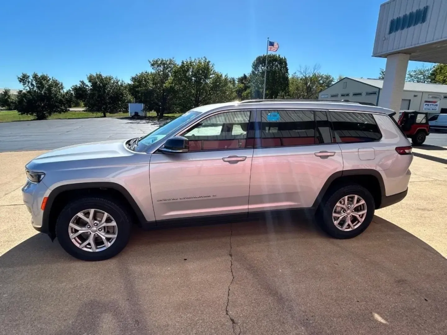 2021 Jeep Grand Cherokee Limited (1C4RJKBG6M8) with an 3.6L V6 engine, Automatic transmission, located at 970 Woodlawn Dr., Farmington, MO, 63640, (573) 431-7800, 37.825642, -90.468674 - **Elevate Your Adventures with the 2021 Jeep Grand Cherokee Limited!** <br /> <br /> Are you ready to transform your daily commute into an exhilarating journey? The 2021 Jeep Grand Cherokee Limited, now available at Pettus CDJR Farmington, is designed for those who crave both adventure and comfort. - Photo#3