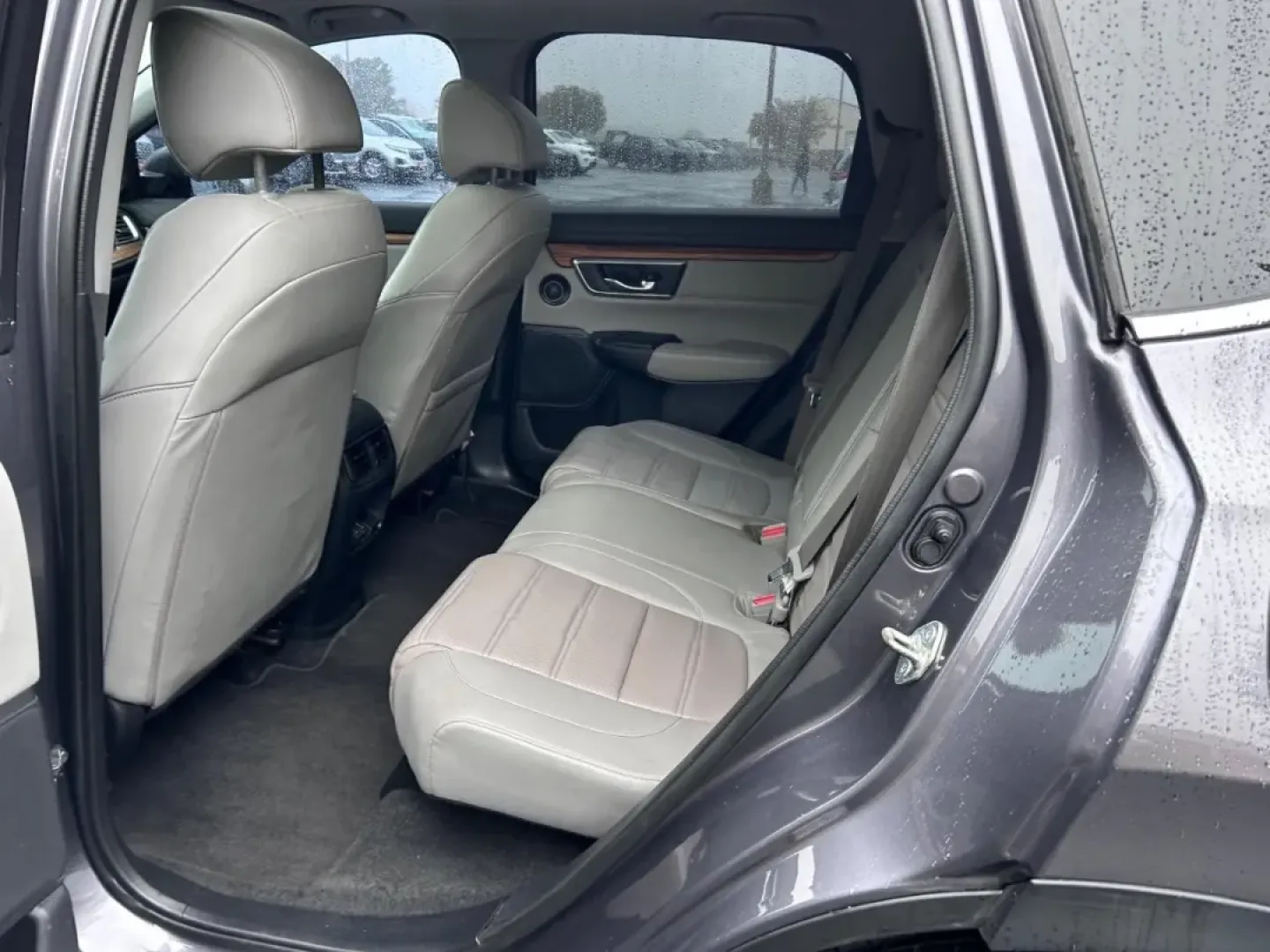 2020 /Gray Leather Honda CR-V EX-L (7FARW1H85LE) with an 1.5L I-4 16-Valve DOHC engine, Automatic transmission, located at 970 Woodlawn Dr., Farmington, MO, 63640, (573) 431-7800, 37.825642, -90.468674 - Experience the freedom of adventure and the practicality of daily commuting with this exceptional 2020 Honda CR-V EX-L, available now at Pettus CDJR Farmington! Whether you're maneuvering through the bustling streets of Farmington or exploring the scenic routes of the nearby Ozark National Scenic Ri - Photo#9