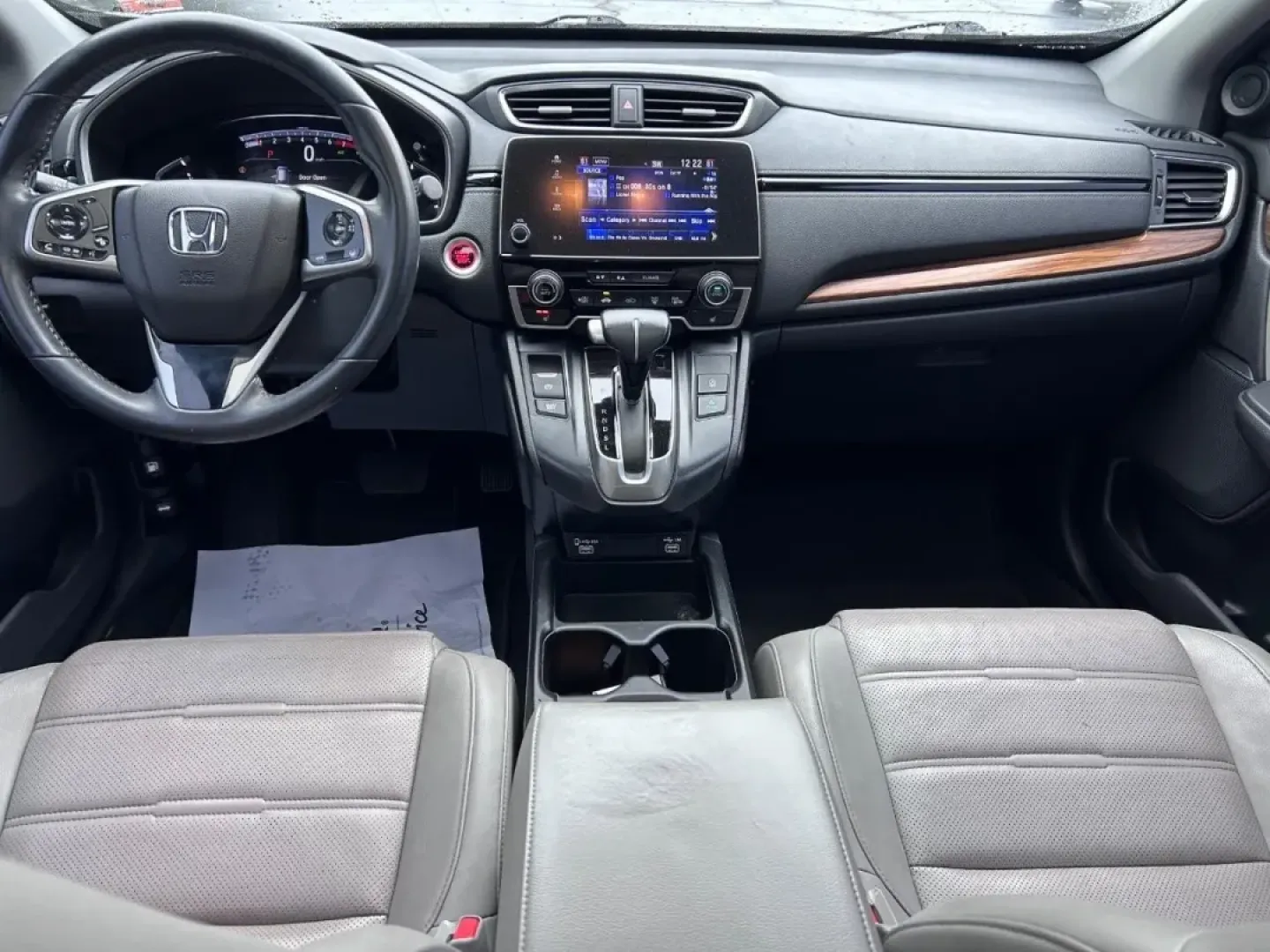 2020 /Gray Leather Honda CR-V EX-L (7FARW1H85LE) with an 1.5L I-4 16-Valve DOHC engine, Automatic transmission, located at 970 Woodlawn Dr., Farmington, MO, 63640, (573) 431-7800, 37.825642, -90.468674 - Experience the freedom of adventure and the practicality of daily commuting with this exceptional 2020 Honda CR-V EX-L, available now at Pettus CDJR Farmington! Whether you're maneuvering through the bustling streets of Farmington or exploring the scenic routes of the nearby Ozark National Scenic Ri - Photo#11