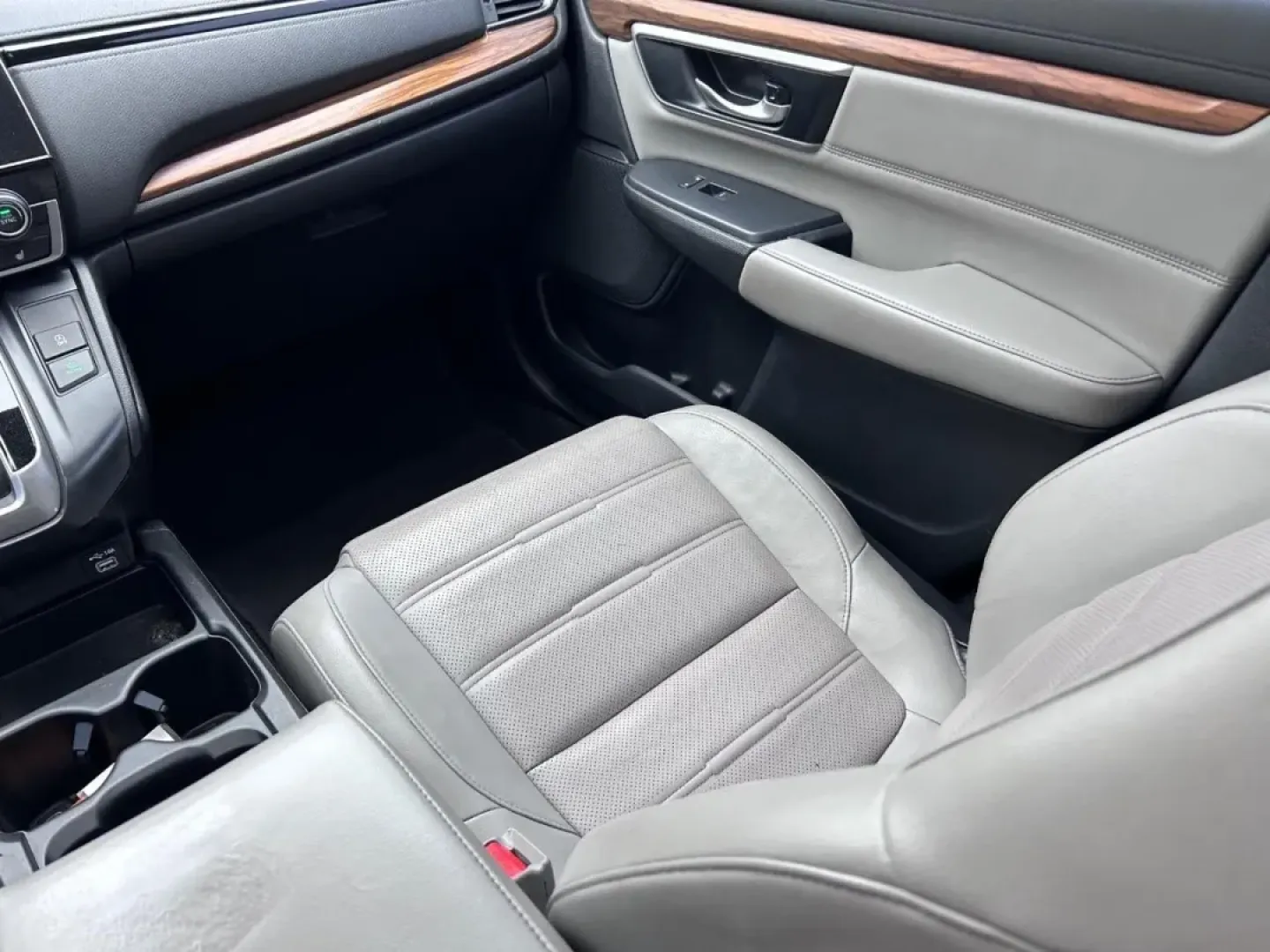 2020 /Gray Leather Honda CR-V EX-L (7FARW1H85LE) with an 1.5L I-4 16-Valve DOHC engine, Automatic transmission, located at 970 Woodlawn Dr., Farmington, MO, 63640, (573) 431-7800, 37.825642, -90.468674 - Experience the freedom of adventure and the practicality of daily commuting with this exceptional 2020 Honda CR-V EX-L, available now at Pettus CDJR Farmington! Whether you're maneuvering through the bustling streets of Farmington or exploring the scenic routes of the nearby Ozark National Scenic Ri - Photo#18