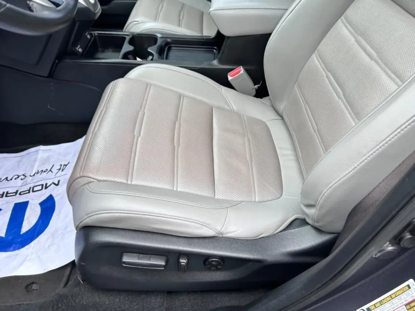 2020 /Gray Leather Honda CR-V EX-L (7FARW1H85LE) with an 1.5L I-4 16-Valve DOHC engine, Automatic transmission, located at 970 Woodlawn Dr., Farmington, MO, 63640, (573) 431-7800, 37.825642, -90.468674 - Experience the freedom of adventure and the practicality of daily commuting with this exceptional 2020 Honda CR-V EX-L, available now at Pettus CDJR Farmington! Whether you're maneuvering through the bustling streets of Farmington or exploring the scenic routes of the nearby Ozark National Scenic Ri - Photo#20