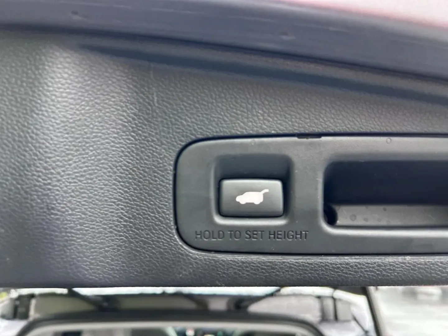 2020 /Gray Leather Honda CR-V EX-L (7FARW1H85LE) with an 1.5L I-4 16-Valve DOHC engine, Automatic transmission, located at 970 Woodlawn Dr., Farmington, MO, 63640, (573) 431-7800, 37.825642, -90.468674 - Experience the freedom of adventure and the practicality of daily commuting with this exceptional 2020 Honda CR-V EX-L, available now at Pettus CDJR Farmington! Whether you're maneuvering through the bustling streets of Farmington or exploring the scenic routes of the nearby Ozark National Scenic Ri - Photo#5