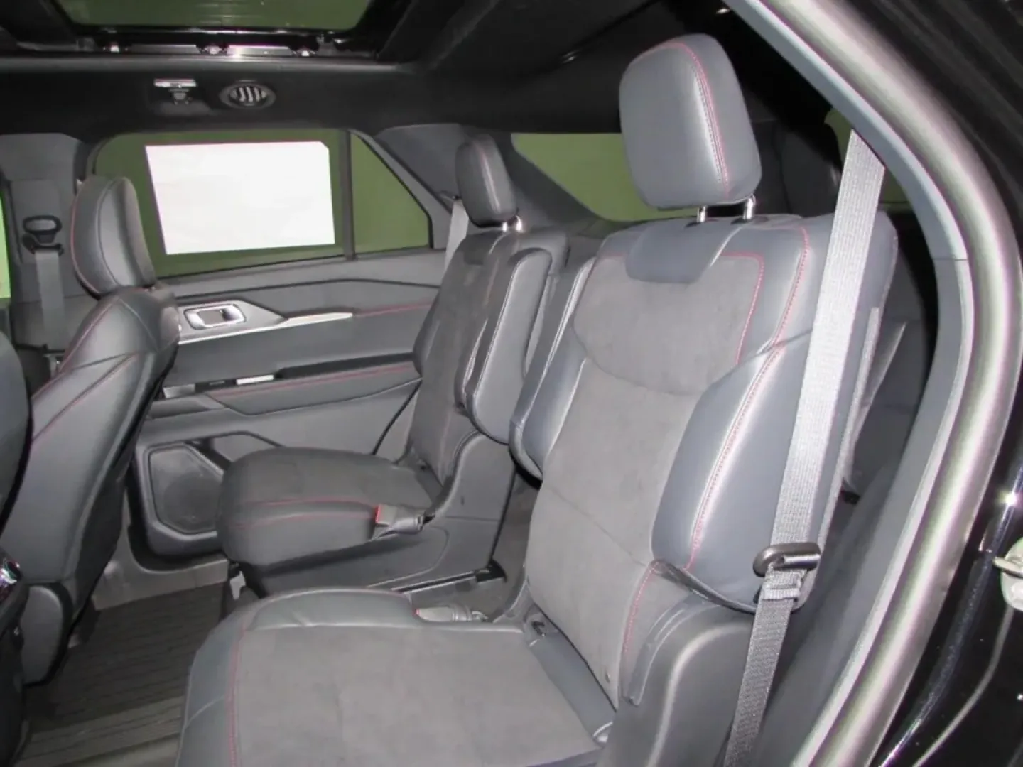 2025 /Onyx Ford Explorer ST (1FMWK8GCXSG) with an 3.0L EcoBoost V6 engine, Automatic transmission, located at 12836 Highway 21, De Soto, MO, 63020, (636) 337-7777, 38.151867, -90.575615 - Are you ready to elevate your driving experience with a vehicle that perfectly fits your adventurous lifestyle? Look no further than this stunning 2025 Ford Explorer ST, now available at Pettus Ford De Soto! This exceptional SUV is designed for those who crave the thrill of the open road while enjoy - Photo#22