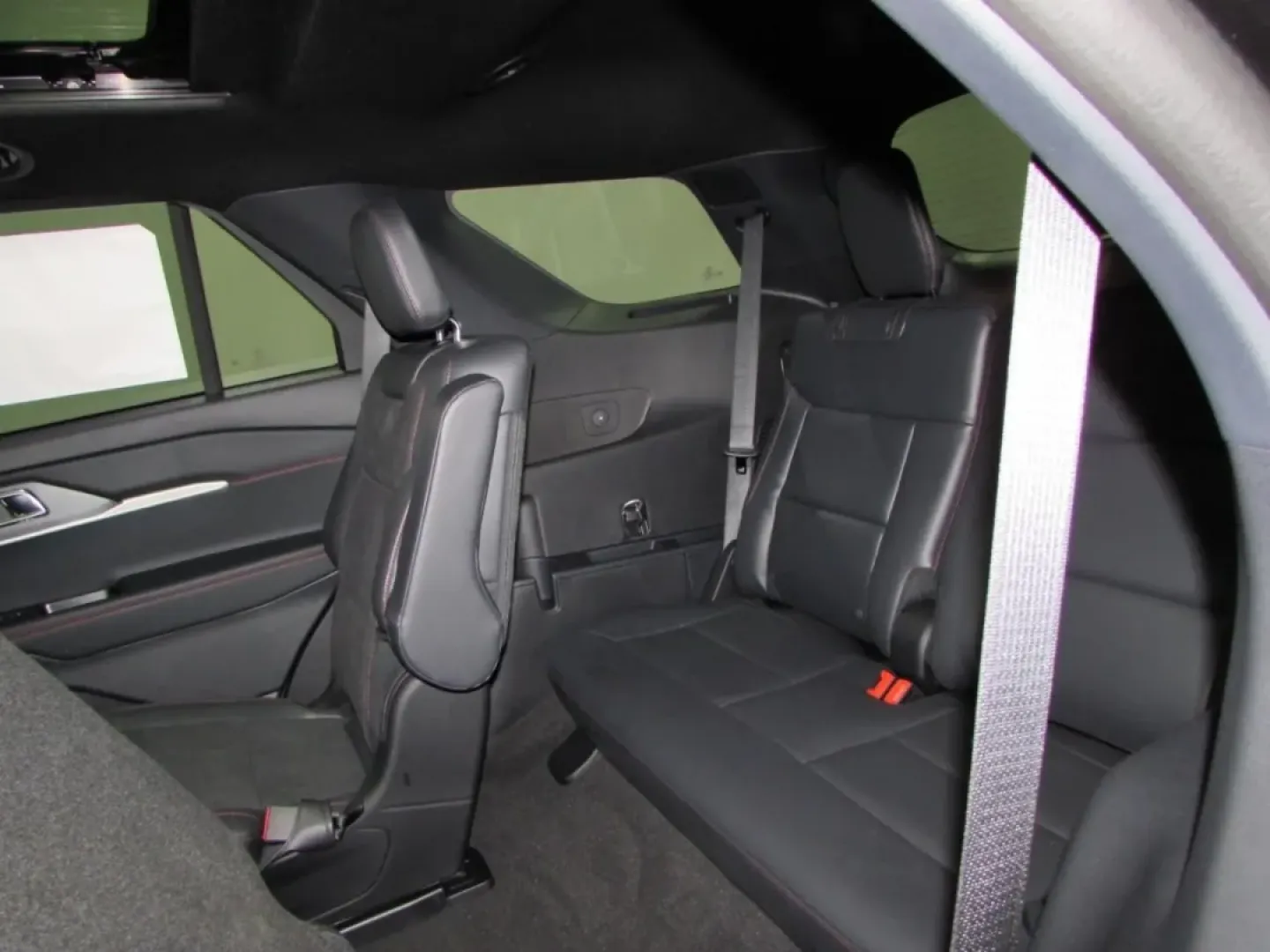 2025 /Onyx Ford Explorer ST (1FMWK8GCXSG) with an 3.0L EcoBoost V6 engine, Automatic transmission, located at 12836 Highway 21, De Soto, MO, 63020, (636) 337-7777, 38.151867, -90.575615 - Are you ready to elevate your driving experience with a vehicle that perfectly fits your adventurous lifestyle? Look no further than this stunning 2025 Ford Explorer ST, now available at Pettus Ford De Soto! This exceptional SUV is designed for those who crave the thrill of the open road while enjoy - Photo#24