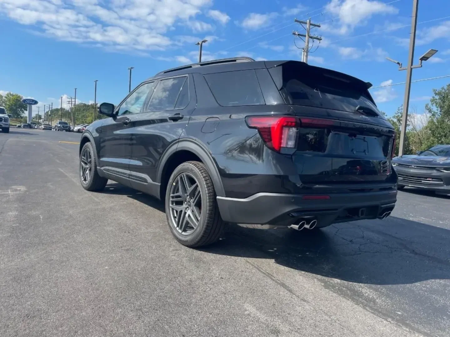 2025 /Onyx Ford Explorer ST (1FMWK8GCXSG) with an 3.0L EcoBoost V6 engine, Automatic transmission, located at 12836 Highway 21, De Soto, MO, 63020, (636) 337-7777, 38.151867, -90.575615 - Are you ready to elevate your driving experience with a vehicle that perfectly fits your adventurous lifestyle? Look no further than this stunning 2025 Ford Explorer ST, now available at Pettus Ford De Soto! This exceptional SUV is designed for those who crave the thrill of the open road while enjoy - Photo#29
