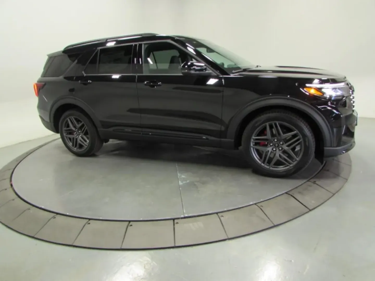 2025 /Onyx Ford Explorer ST (1FMWK8GCXSG) with an 3.0L EcoBoost V6 engine, Automatic transmission, located at 12836 Highway 21, De Soto, MO, 63020, (636) 337-7777, 38.151867, -90.575615 - Are you ready to elevate your driving experience with a vehicle that perfectly fits your adventurous lifestyle? Look no further than this stunning 2025 Ford Explorer ST, now available at Pettus Ford De Soto! This exceptional SUV is designed for those who crave the thrill of the open road while enjoy - Photo#3