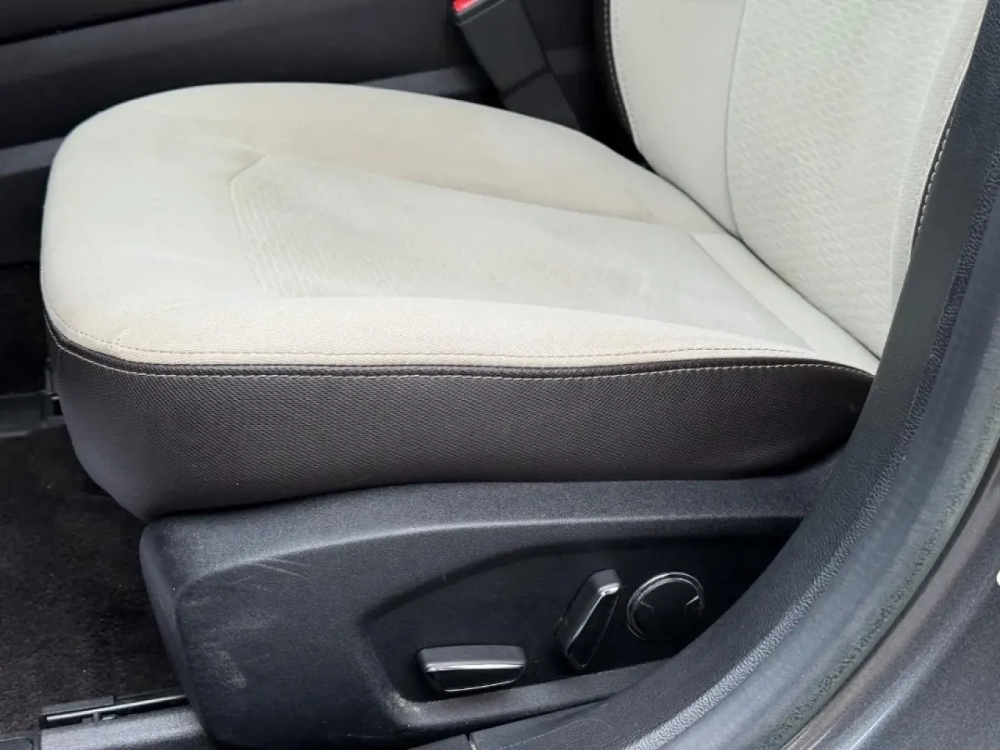 2020 /Ebony Cloth Ford Fusion SE (3FA6P0HDXLR) with an 1.5L EcoBoost engine, Automatic transmission, located at 970 Woodlawn Dr., Farmington, MO, 63640, (573) 431-7800, 37.825642, -90.468674 - **Drive in Style with the 2020 Ford Fusion SE Your Perfect Commuter Companion!**<br /> <br /> Are you searching for a reliable and stylish vehicle that effortlessly meets the demands of everyday life? Look no further than the 2020 Ford Fusion SE, available now at Pettus CDJR Farmington. This four-d - Photo#23